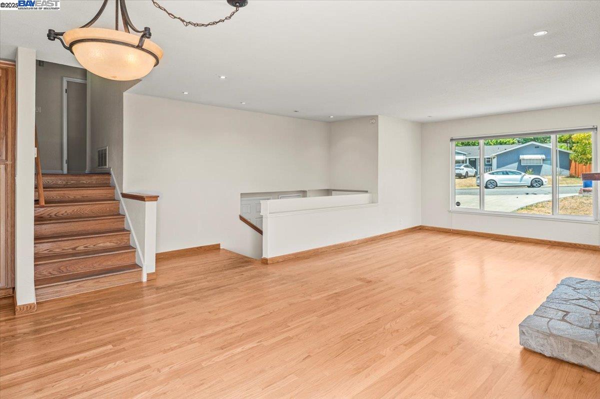 Detail Gallery Image 14 of 44 For 3116 Middlefield Ave., Fremont,  CA 94539 - 3 Beds | 2/1 Baths
