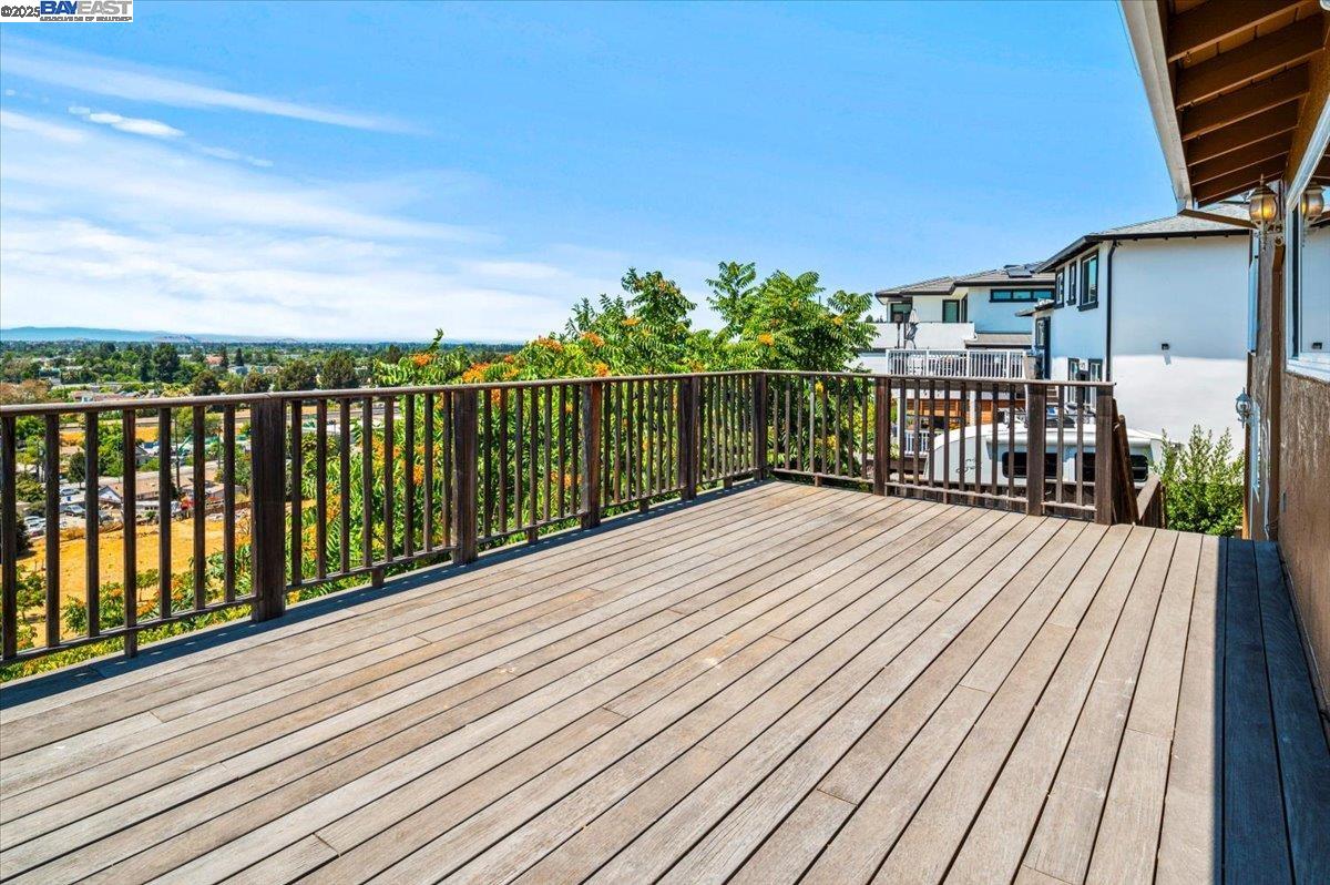 Detail Gallery Image 16 of 44 For 3116 Middlefield Ave., Fremont,  CA 94539 - 3 Beds | 2/1 Baths