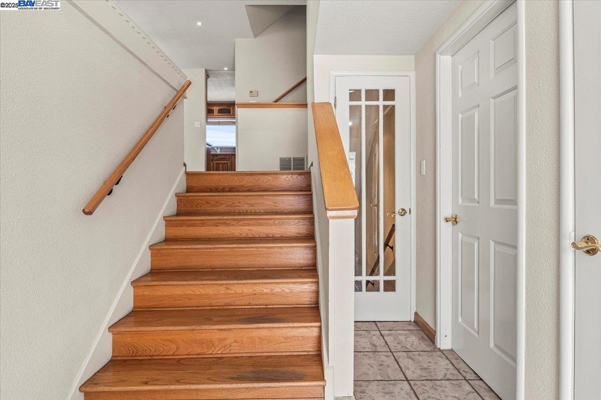 Detail Gallery Image 4 of 44 For 3116 Middlefield Ave., Fremont,  CA 94539 - 3 Beds | 2/1 Baths