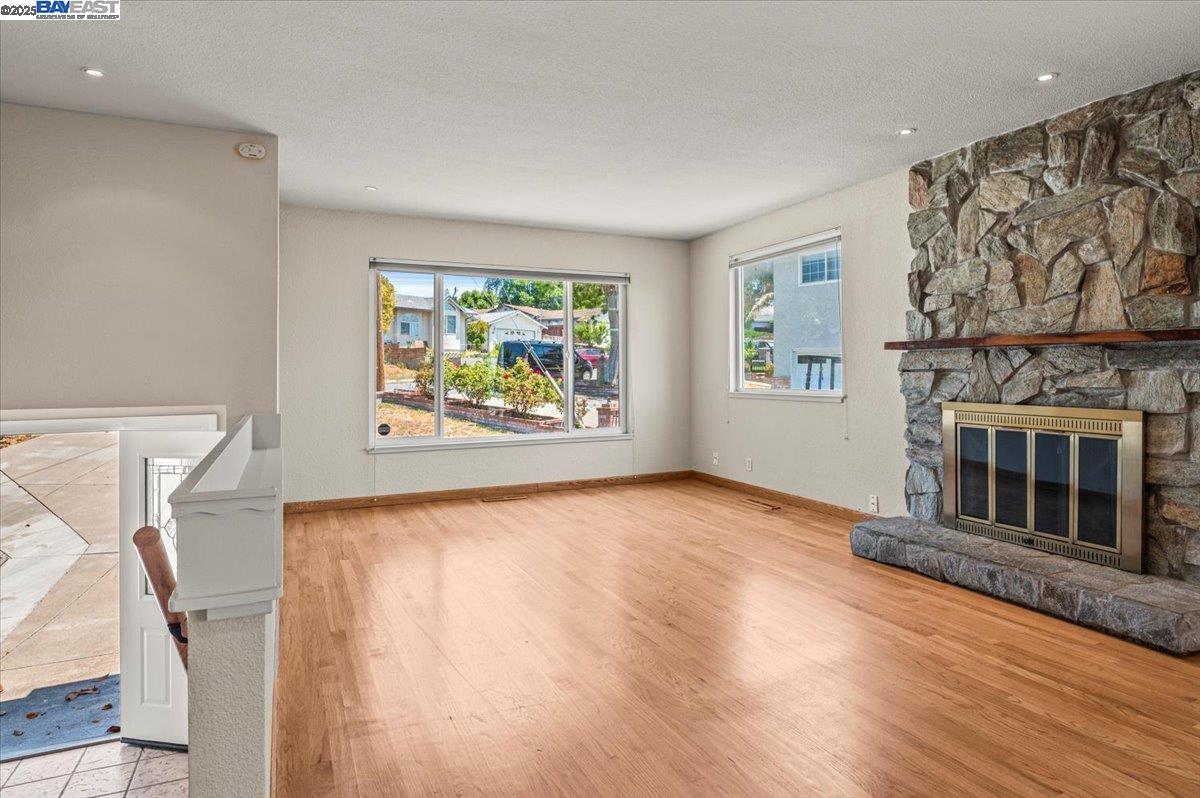 Detail Gallery Image 5 of 44 For 3116 Middlefield Ave., Fremont,  CA 94539 - 3 Beds | 2/1 Baths