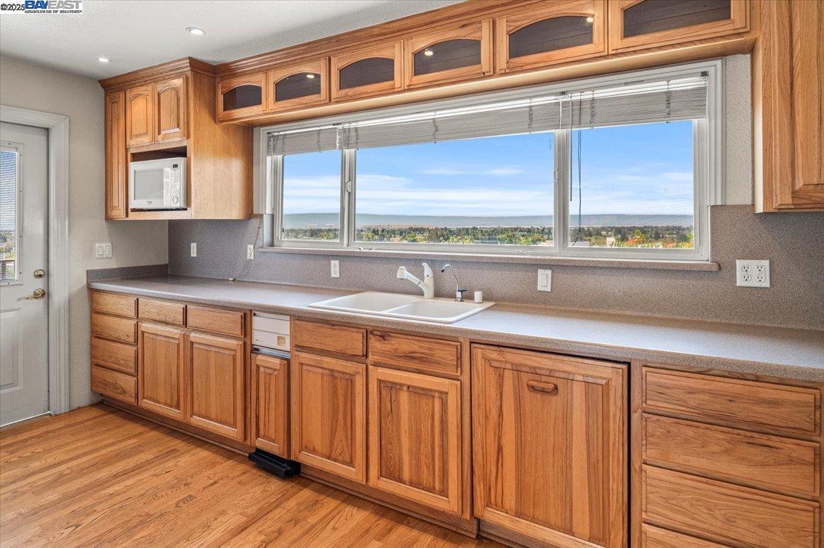 Detail Gallery Image 9 of 44 For 3116 Middlefield Ave., Fremont,  CA 94539 - 3 Beds | 2/1 Baths