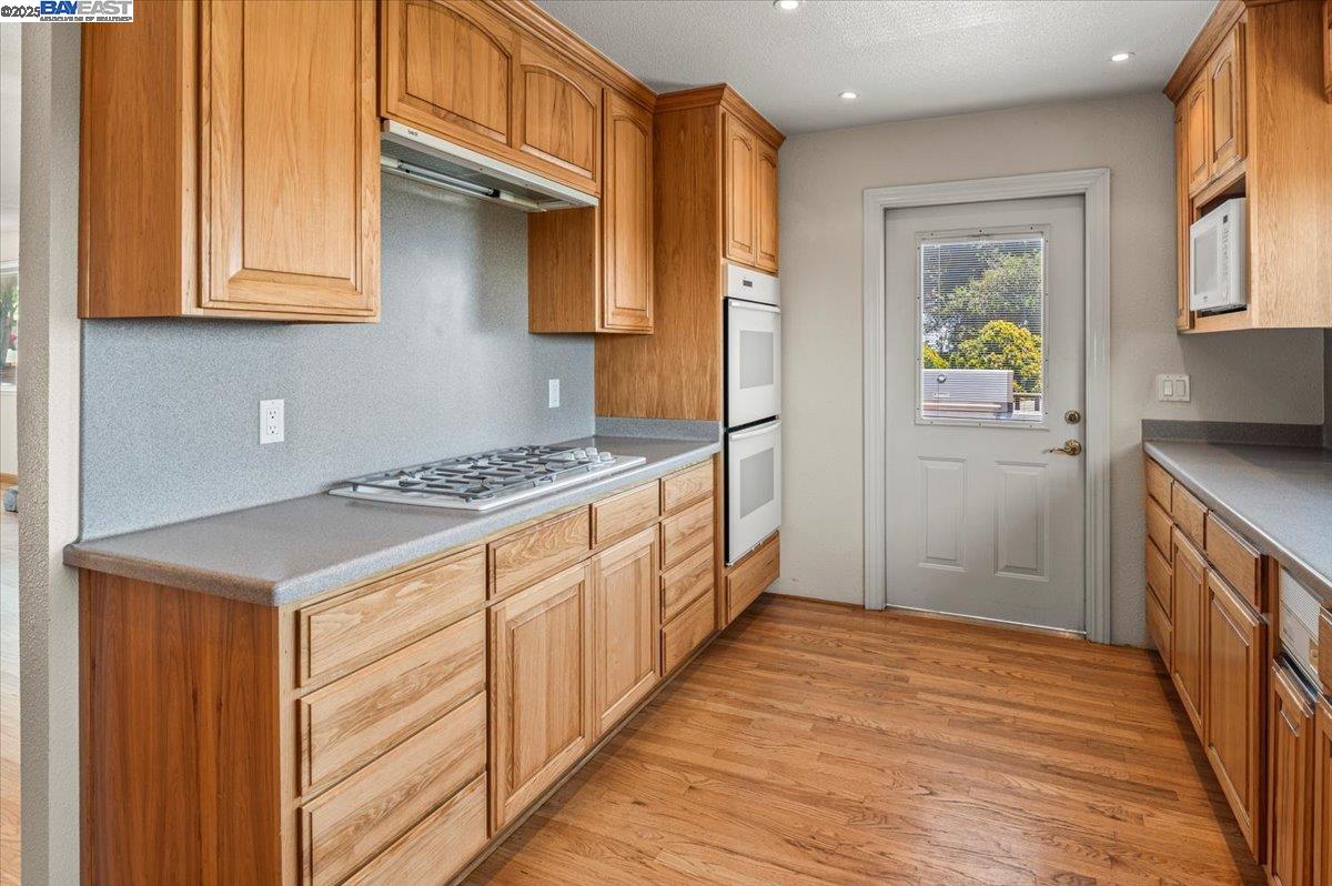 Detail Gallery Image 10 of 44 For 3116 Middlefield Ave., Fremont,  CA 94539 - 3 Beds | 2/1 Baths