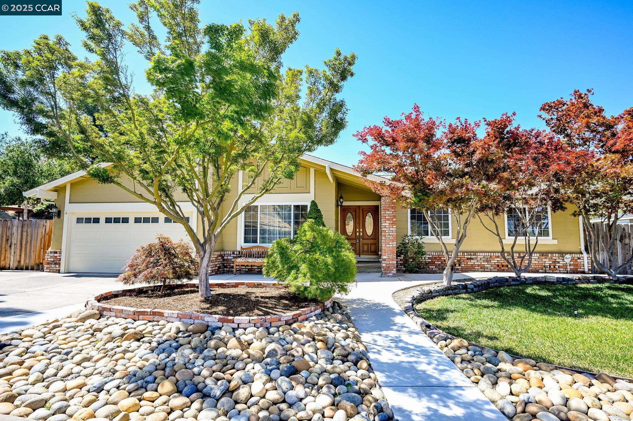 Detail Gallery Image 3 of 31 For 2 Rialto Dr, Clayton,  CA 94517-1754 - 3 Beds | 2 Baths