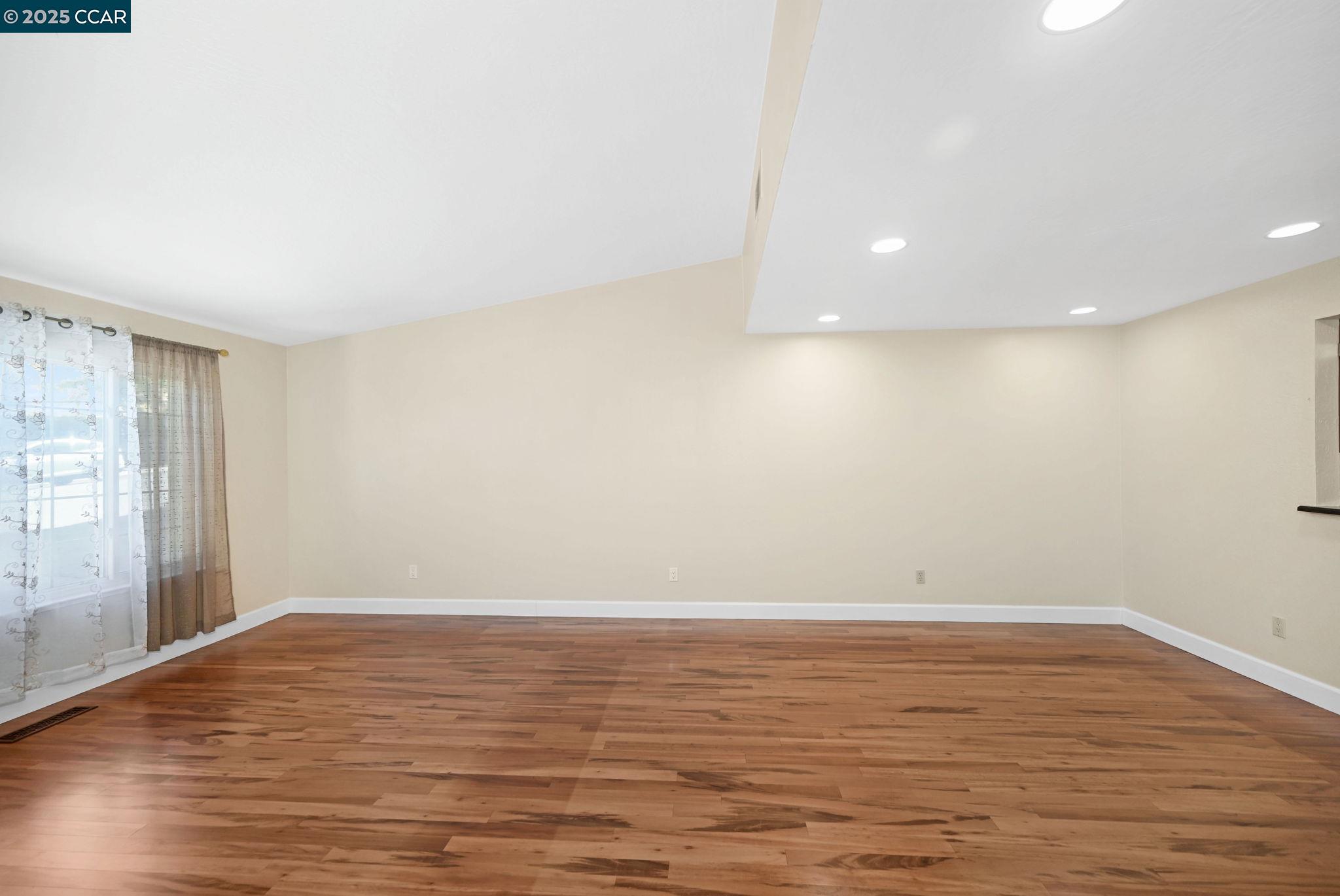 Detail Gallery Image 5 of 31 For 2 Rialto Dr, Clayton,  CA 94517-1754 - 3 Beds | 2 Baths