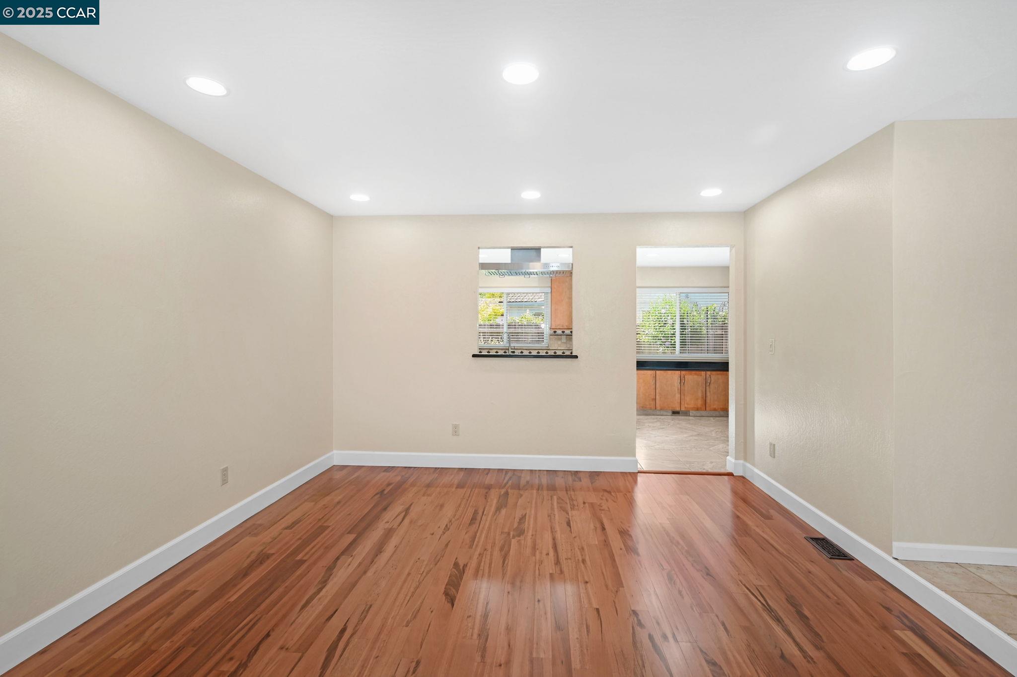 Detail Gallery Image 6 of 31 For 2 Rialto Dr, Clayton,  CA 94517-1754 - 3 Beds | 2 Baths