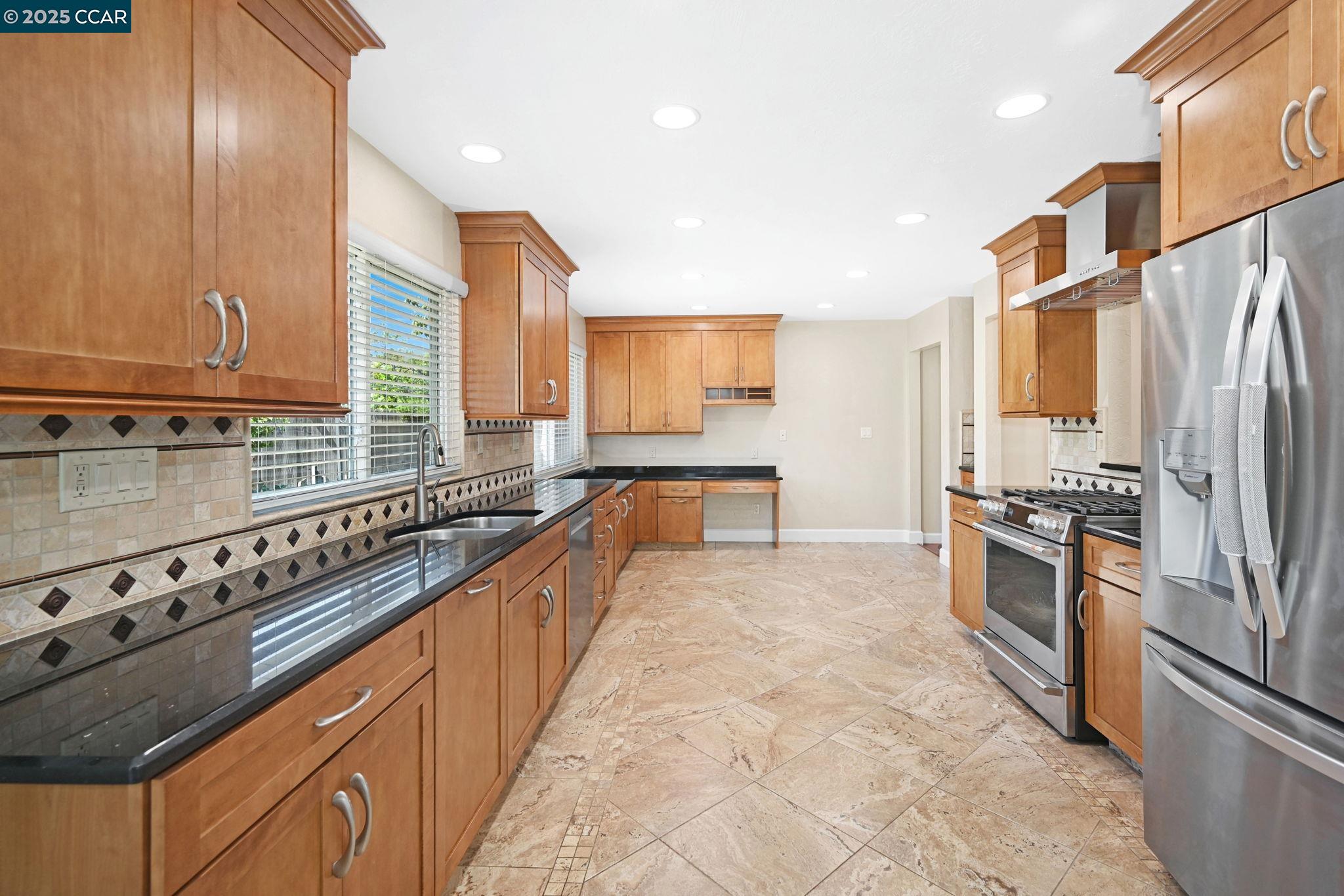 Detail Gallery Image 7 of 31 For 2 Rialto Dr, Clayton,  CA 94517-1754 - 3 Beds | 2 Baths