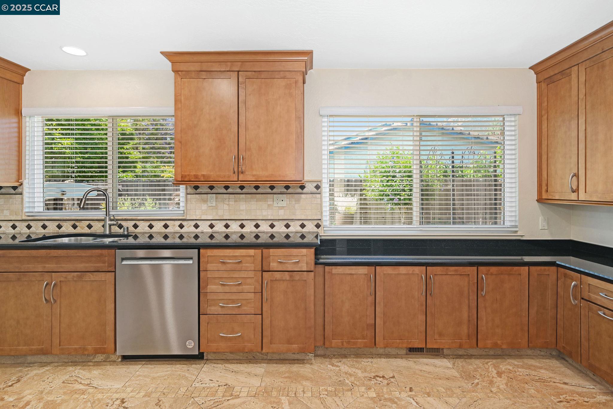 Detail Gallery Image 8 of 31 For 2 Rialto Dr, Clayton,  CA 94517-1754 - 3 Beds | 2 Baths