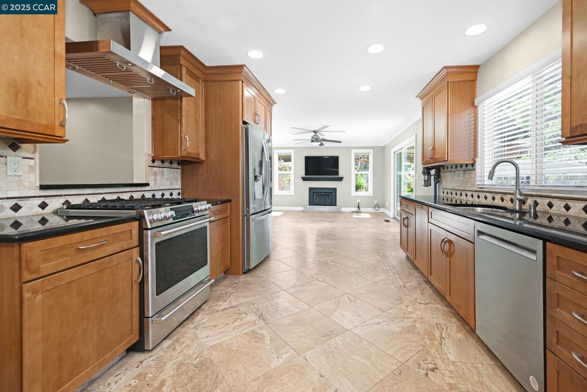 Detail Gallery Image 10 of 31 For 2 Rialto Dr, Clayton,  CA 94517-1754 - 3 Beds | 2 Baths