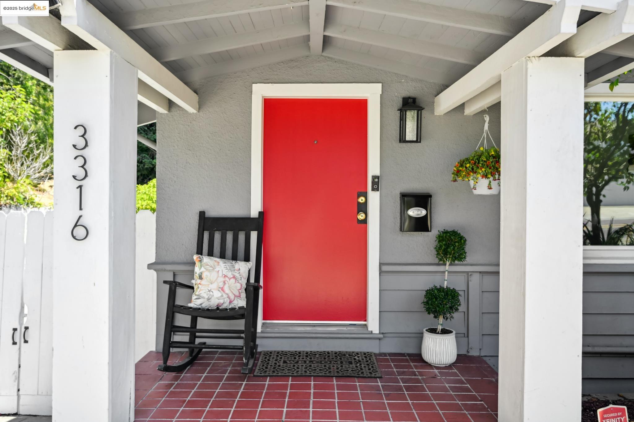 Detail Gallery Image 2 of 42 For 3316 Coolidge Ave, Oakland,  CA 94602 - 2 Beds | 2 Baths