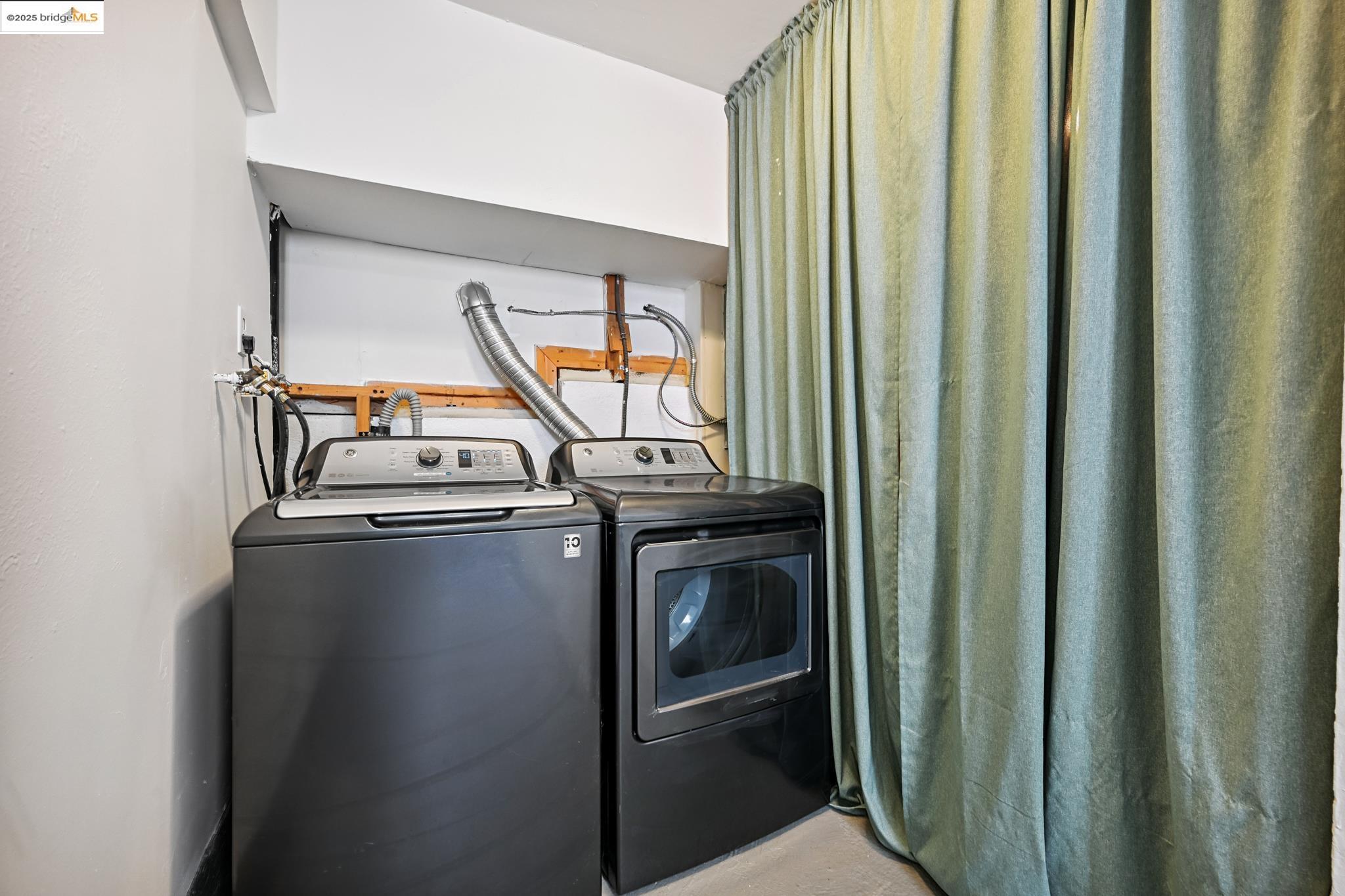 Detail Gallery Image 34 of 42 For 3316 Coolidge Ave, Oakland,  CA 94602 - 2 Beds | 2 Baths