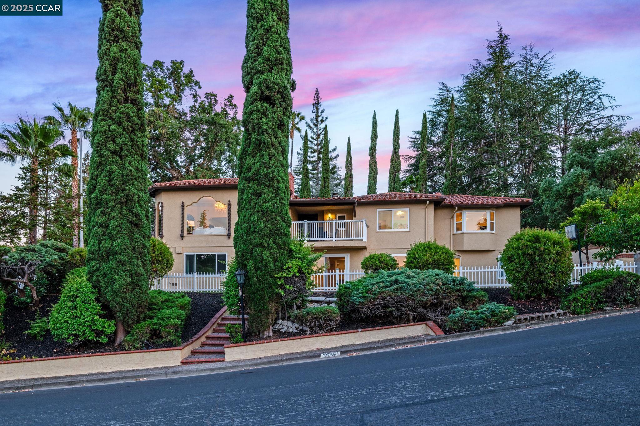 Detail Gallery Image 3 of 60 For 3698 De Rosa Ct, Concord,  CA 94518 - 6 Beds | 4/1 Baths