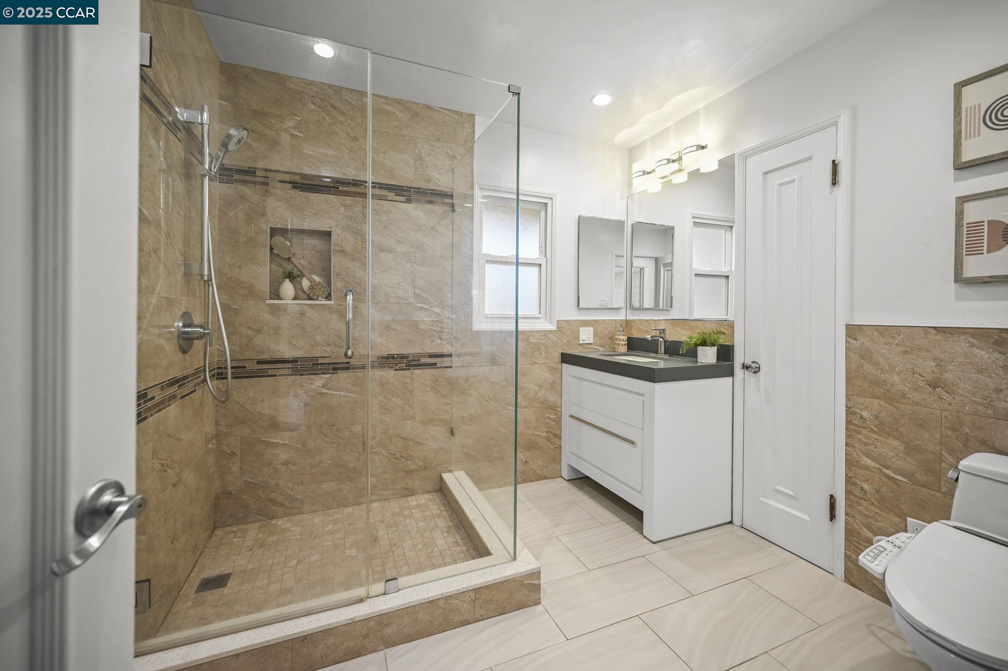 Detail Gallery Image 30 of 60 For 3698 De Rosa Ct, Concord,  CA 94518 - 6 Beds | 4/1 Baths