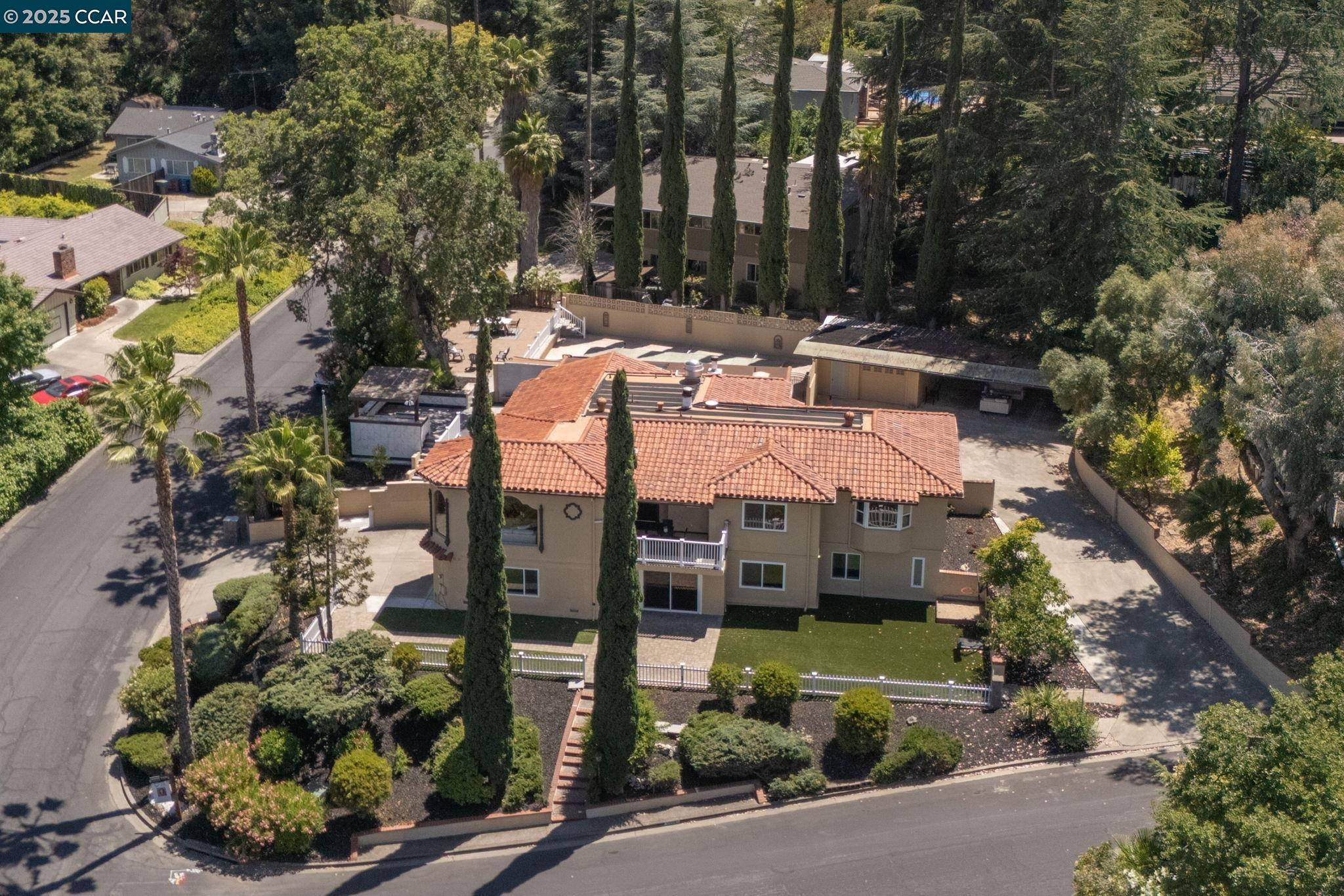 Detail Gallery Image 4 of 60 For 3698 De Rosa Ct, Concord,  CA 94518 - 6 Beds | 4/1 Baths