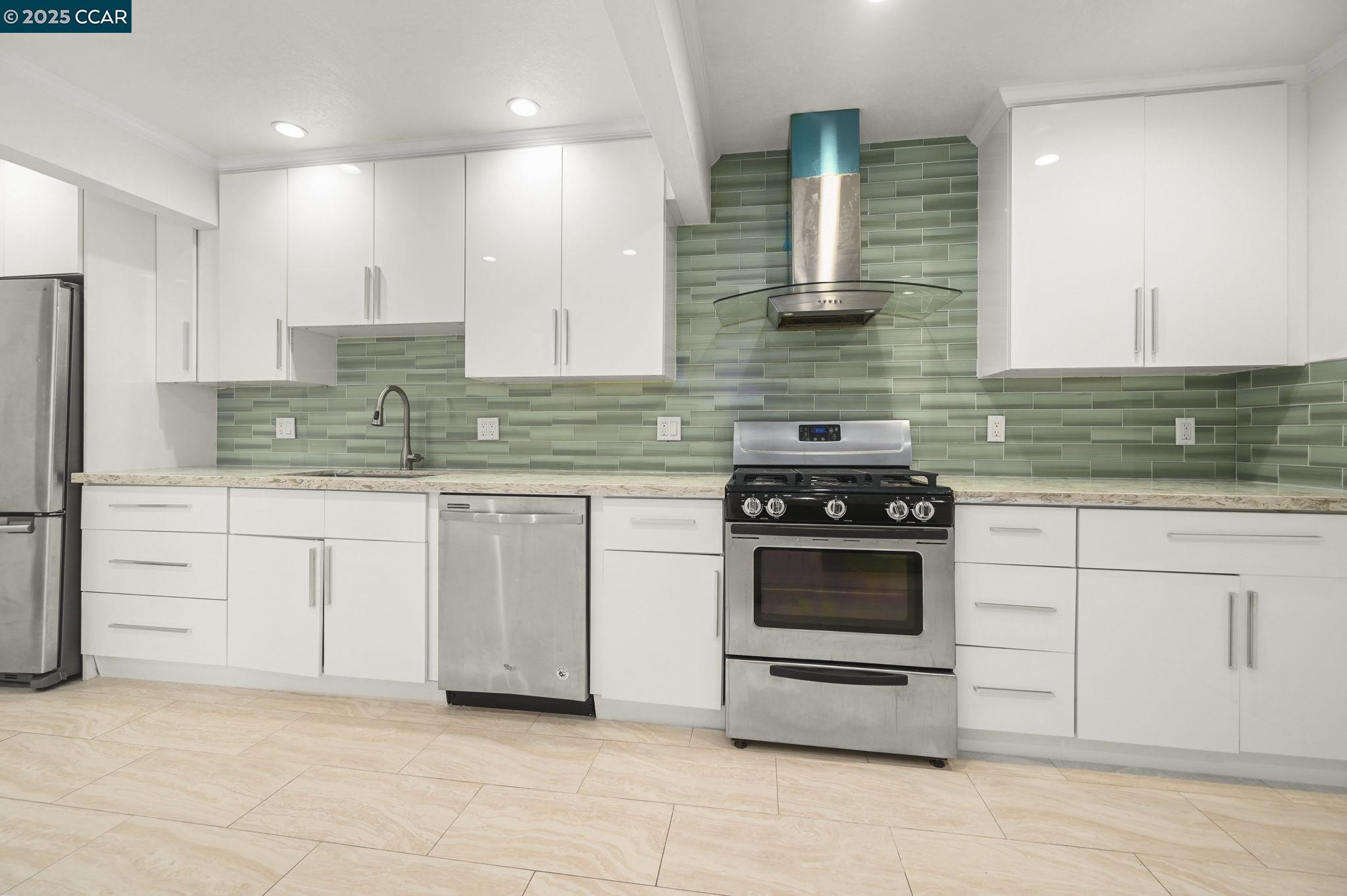 Detail Gallery Image 40 of 60 For 3698 De Rosa Ct, Concord,  CA 94518 - 6 Beds | 4/1 Baths