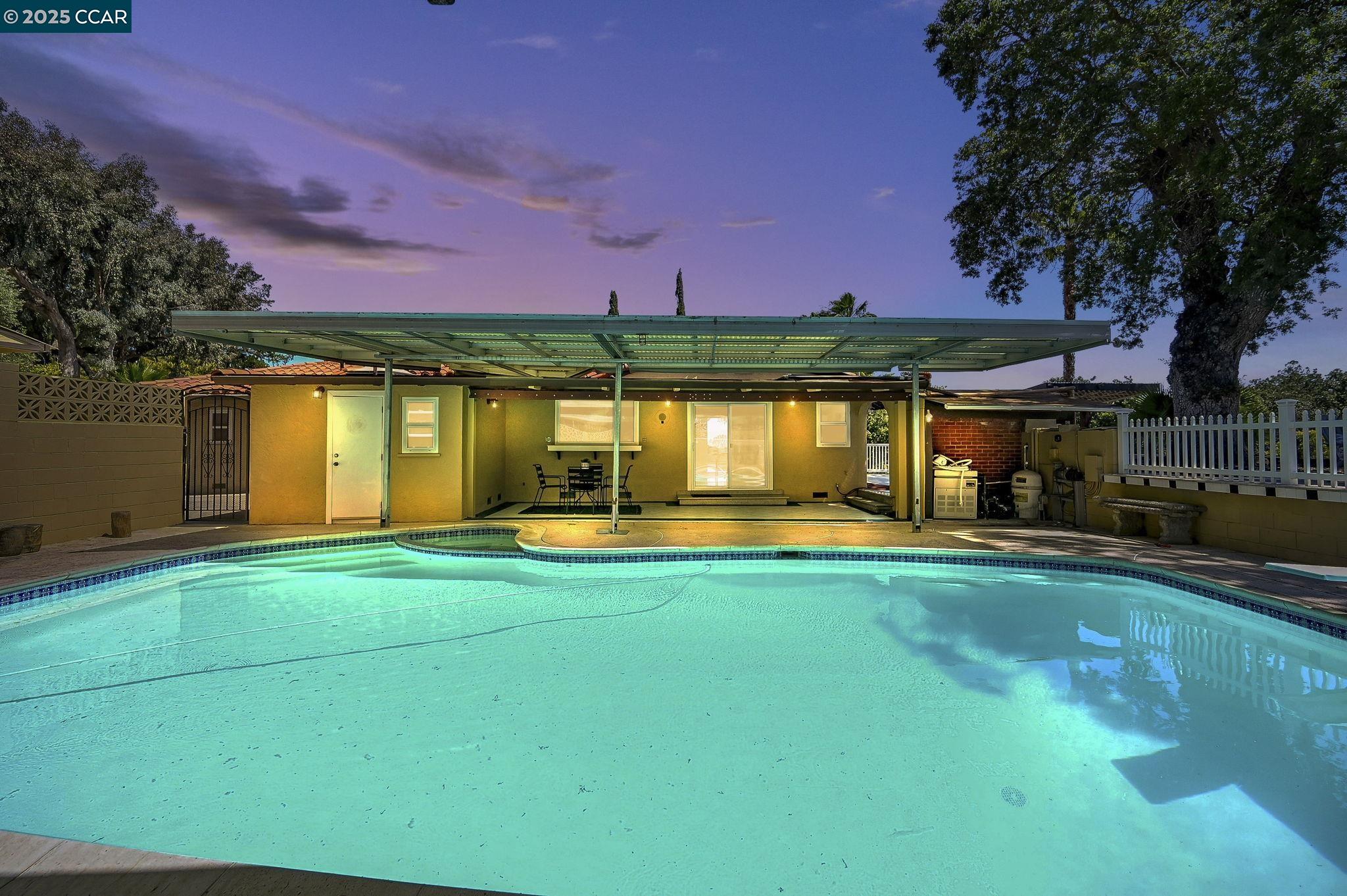 Detail Gallery Image 5 of 60 For 3698 De Rosa Ct, Concord,  CA 94518 - 6 Beds | 4/1 Baths