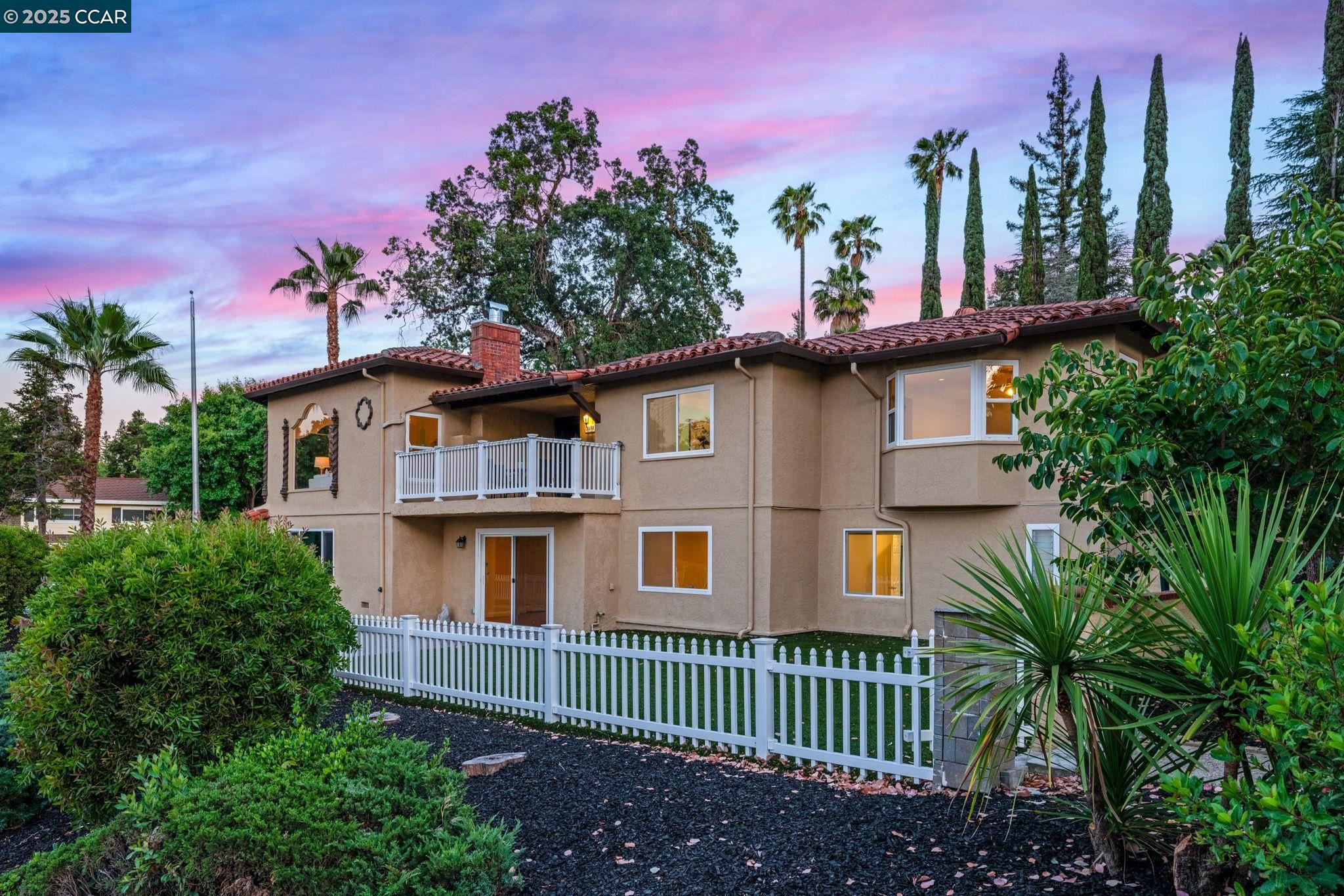 Detail Gallery Image 6 of 60 For 3698 De Rosa Ct, Concord,  CA 94518 - 6 Beds | 4/1 Baths