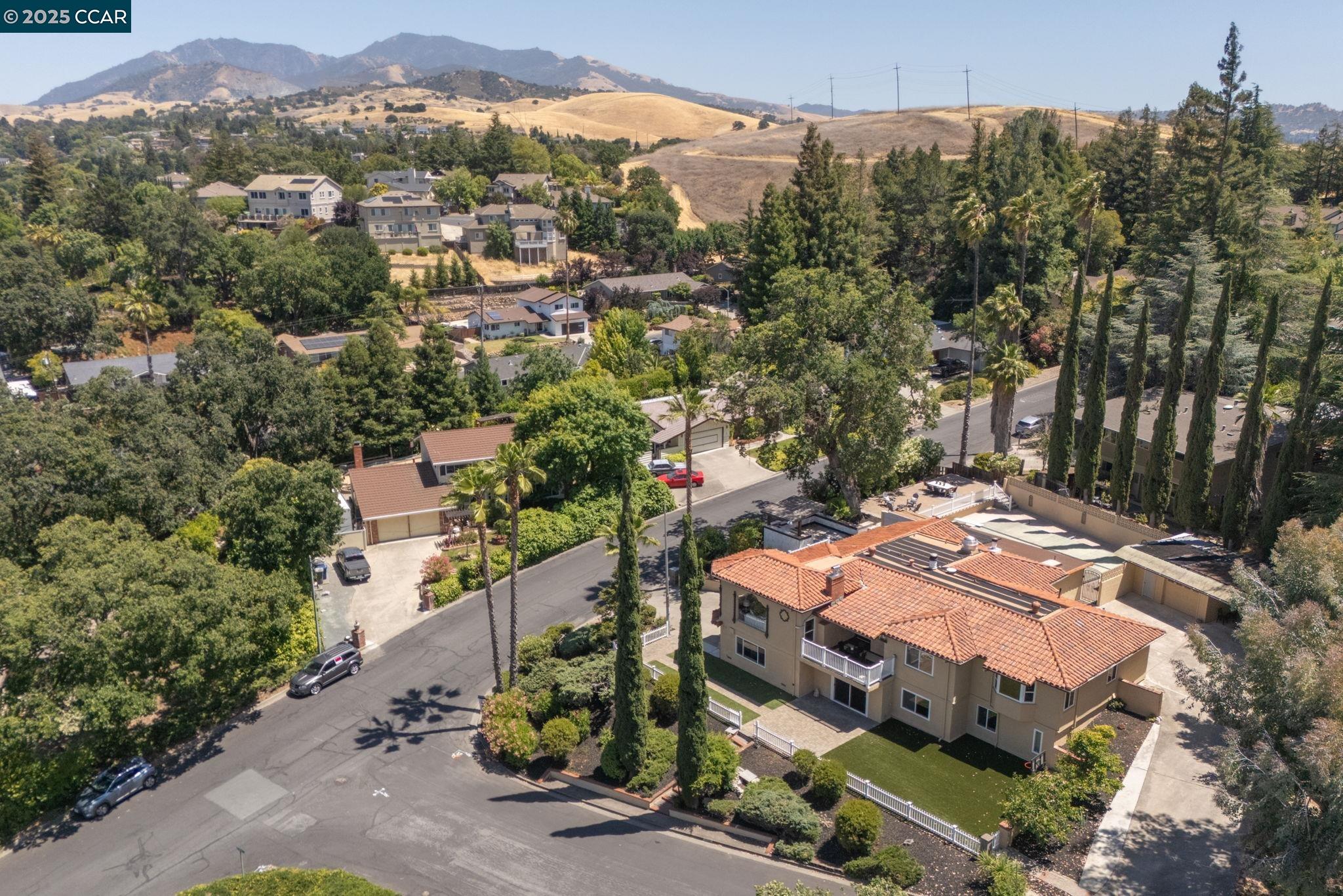 Detail Gallery Image 7 of 60 For 3698 De Rosa Ct, Concord,  CA 94518 - 6 Beds | 4/1 Baths