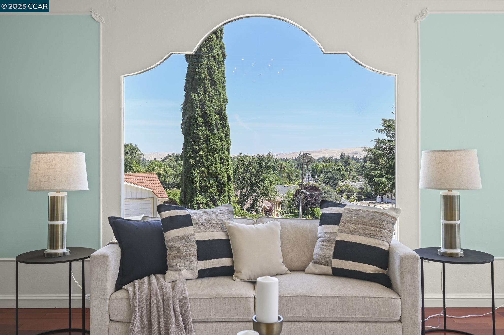 Detail Gallery Image 9 of 60 For 3698 De Rosa Ct, Concord,  CA 94518 - 6 Beds | 4/1 Baths
