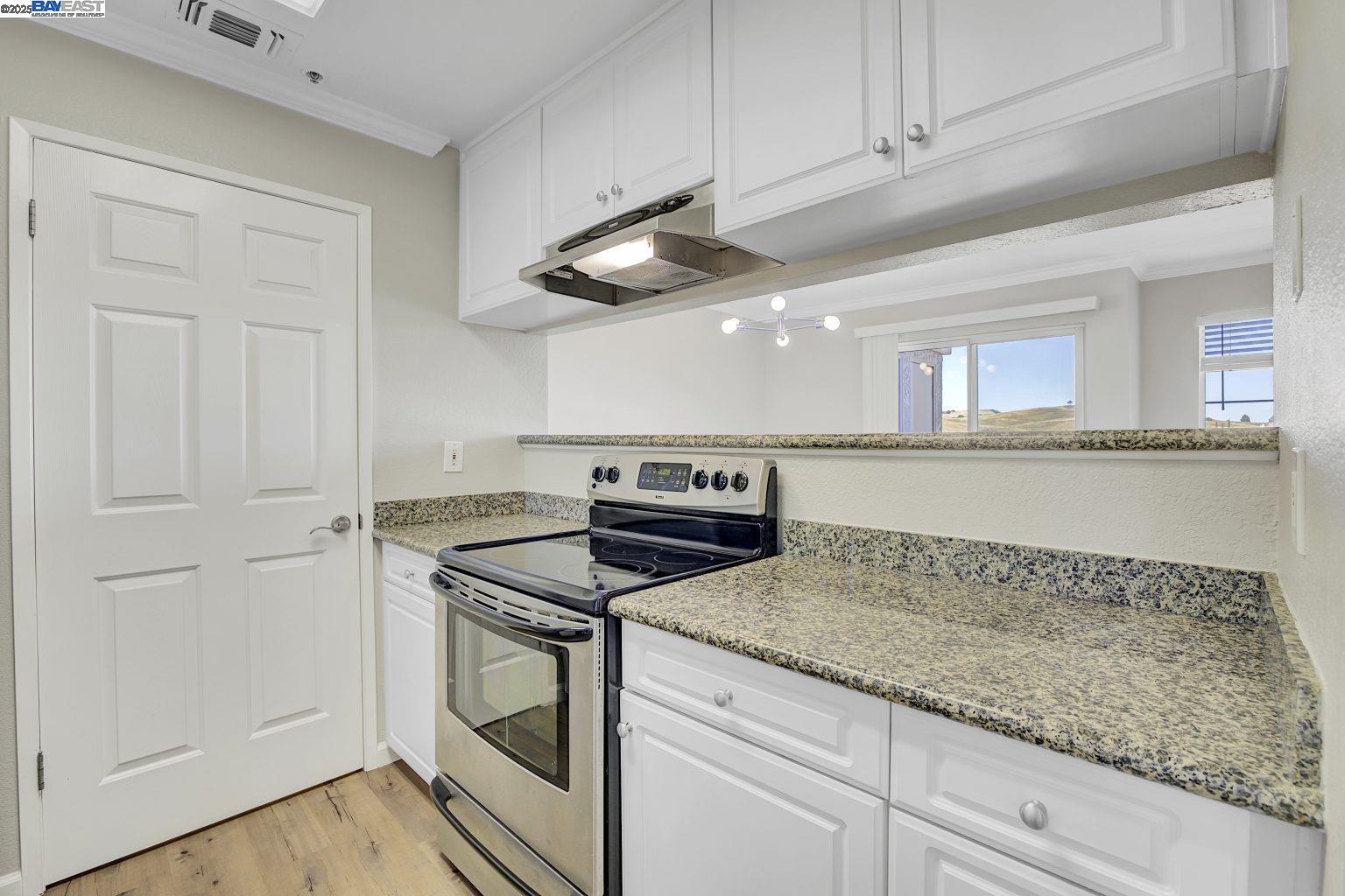 Photo #8: 41102441 Listing: Photo #8