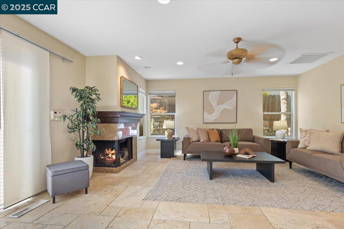 Detail Gallery Image 7 of 26 For 4129 Spaulding St, Antioch,  CA 94531 - 3 Beds | 2/1 Baths
