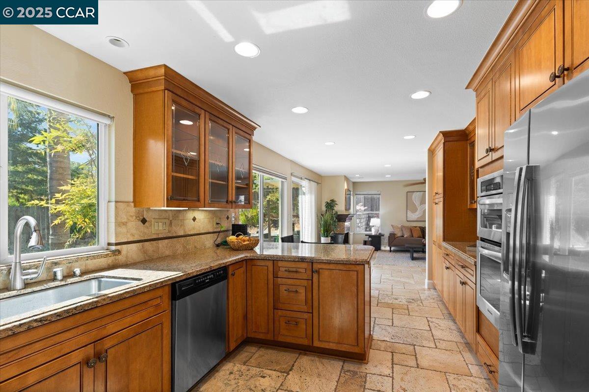 Detail Gallery Image 10 of 26 For 4129 Spaulding St, Antioch,  CA 94531 - 3 Beds | 2/1 Baths