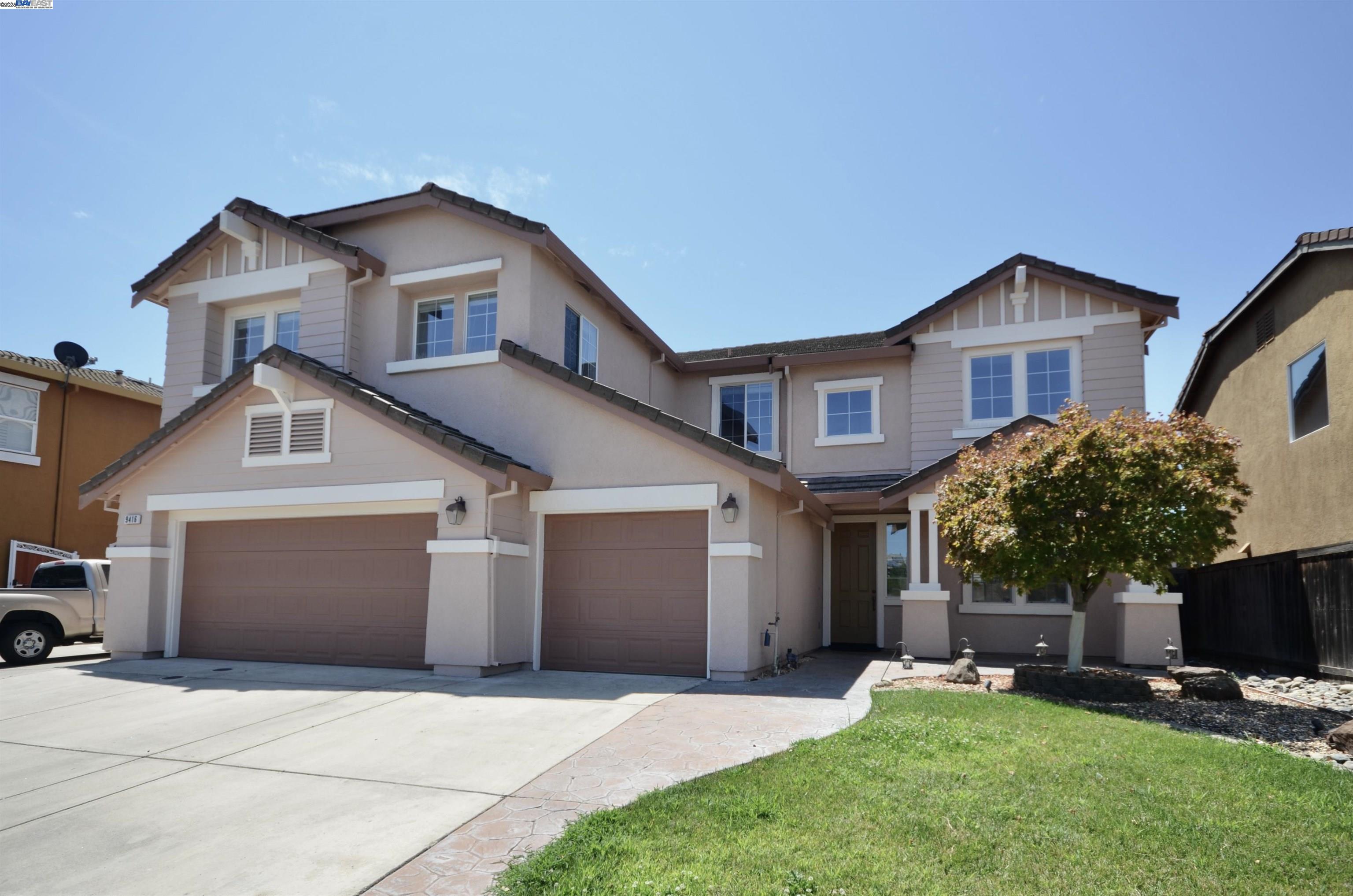 Detail Gallery Image 2 of 39 For 9416 Lyndley Plaza Way, Elk Grove,  CA 95624 - 4 Beds | 3 Baths