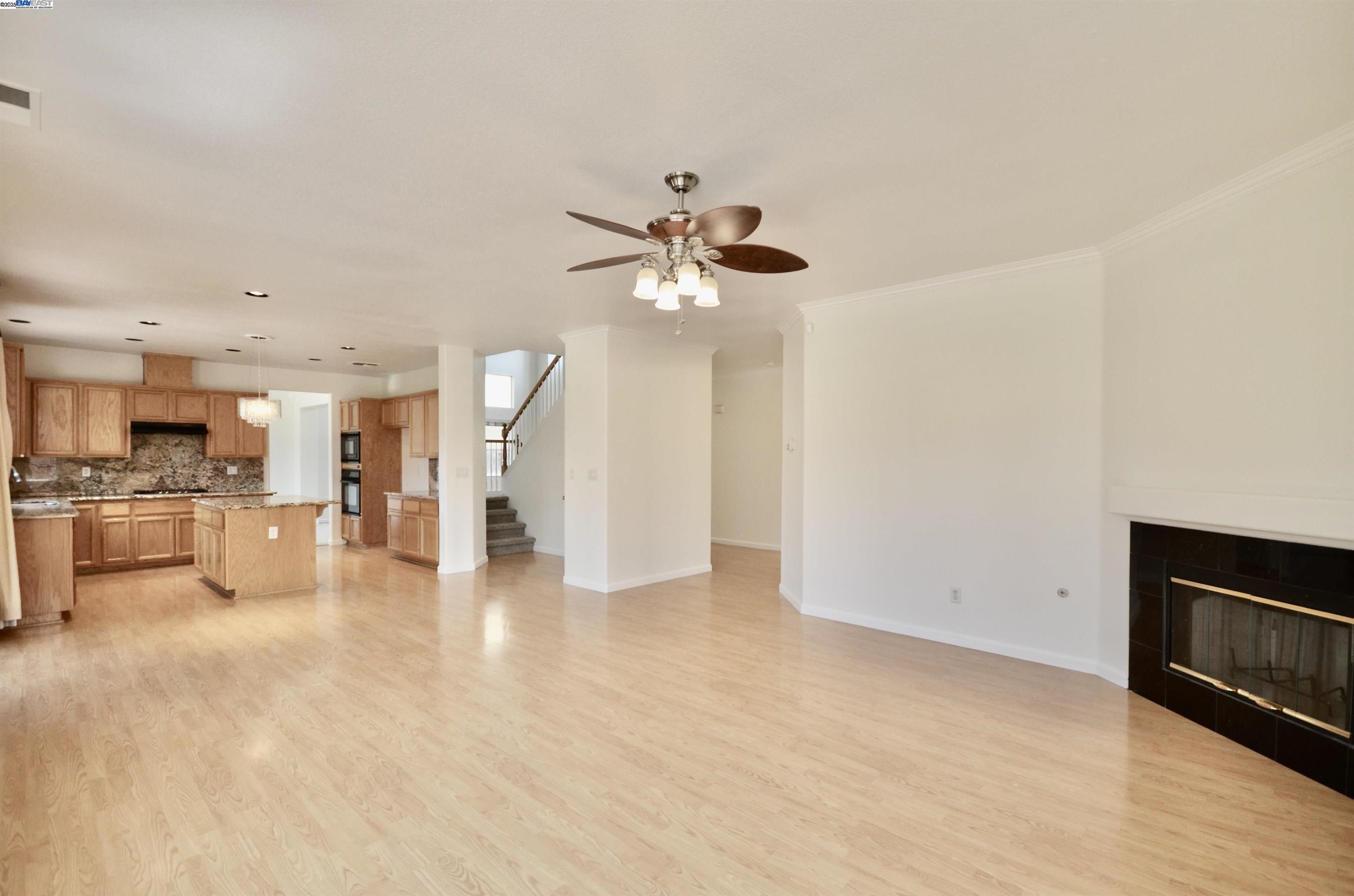 Detail Gallery Image 12 of 39 For 9416 Lyndley Plaza Way, Elk Grove,  CA 95624 - 4 Beds | 3 Baths