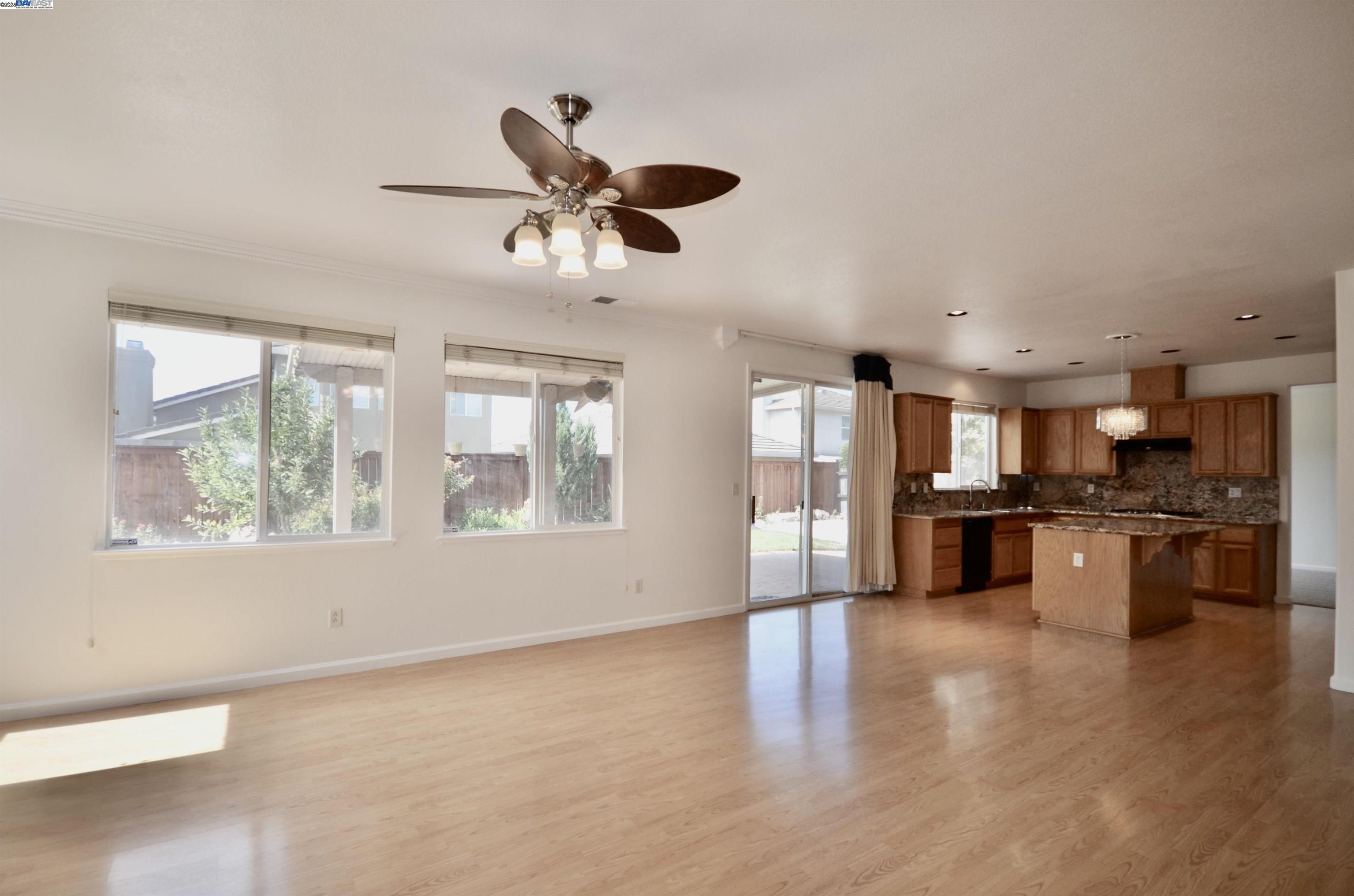 Detail Gallery Image 15 of 39 For 9416 Lyndley Plaza Way, Elk Grove,  CA 95624 - 4 Beds | 3 Baths