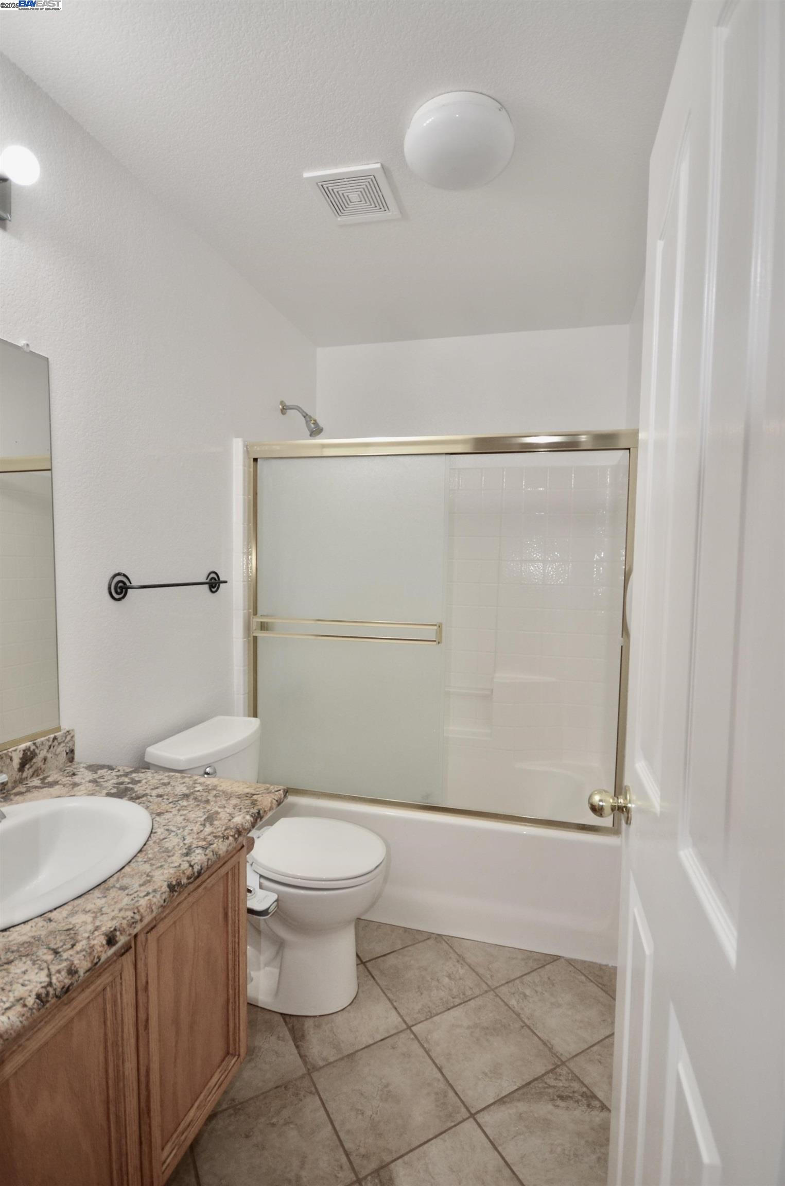 Detail Gallery Image 16 of 39 For 9416 Lyndley Plaza Way, Elk Grove,  CA 95624 - 4 Beds | 3 Baths