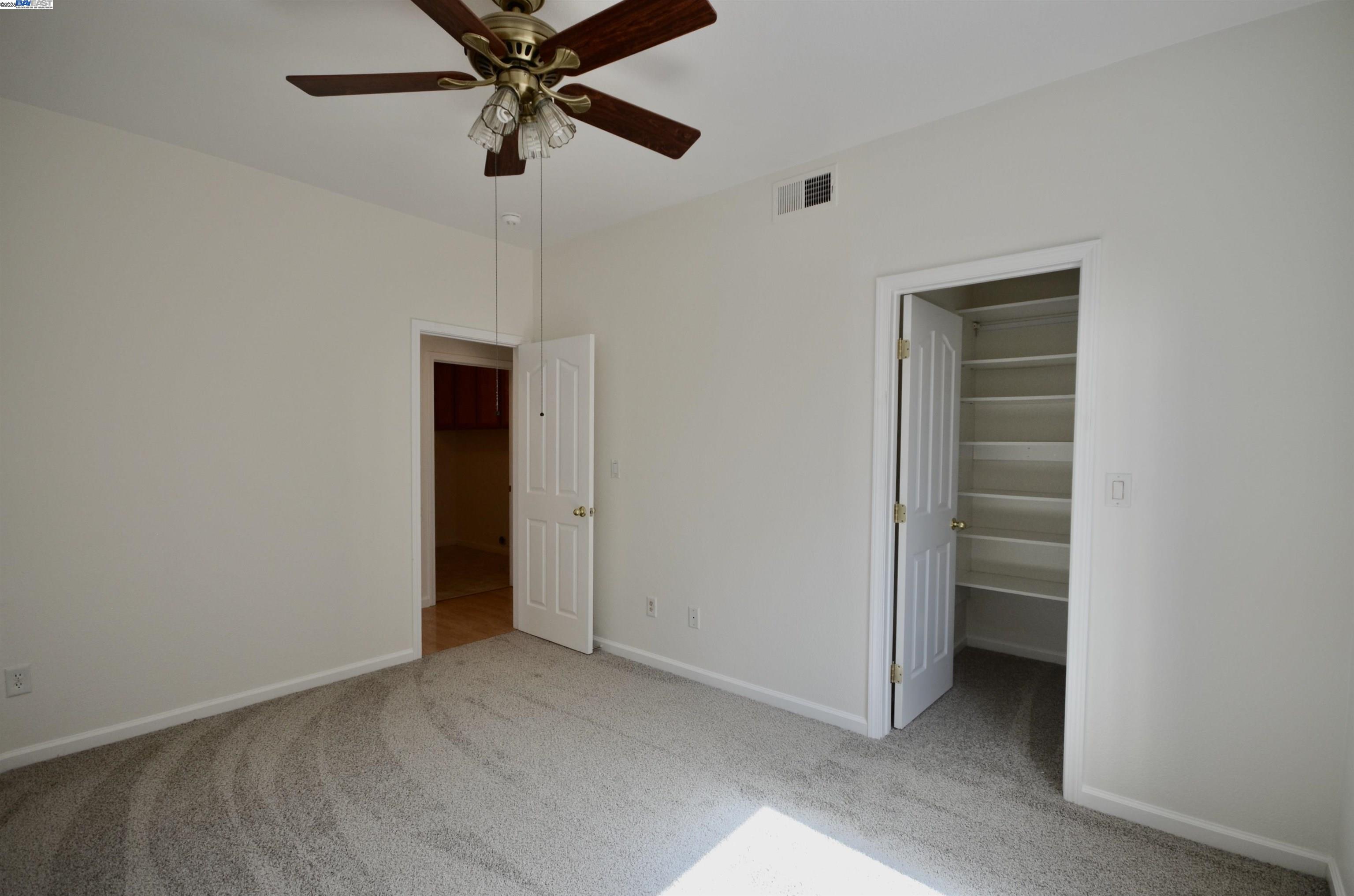 Detail Gallery Image 17 of 39 For 9416 Lyndley Plaza Way, Elk Grove,  CA 95624 - 4 Beds | 3 Baths