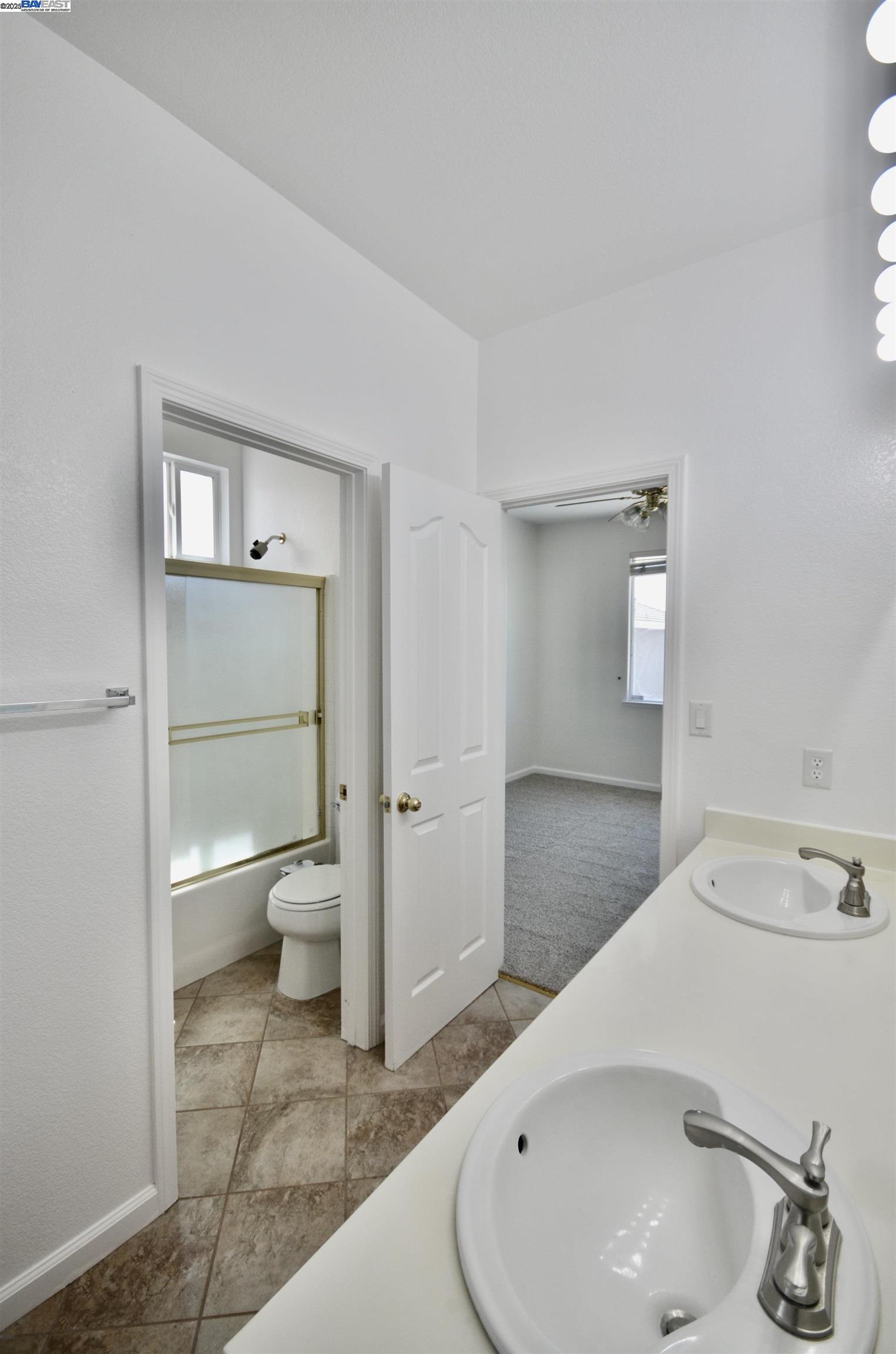 Detail Gallery Image 29 of 39 For 9416 Lyndley Plaza Way, Elk Grove,  CA 95624 - 4 Beds | 3 Baths