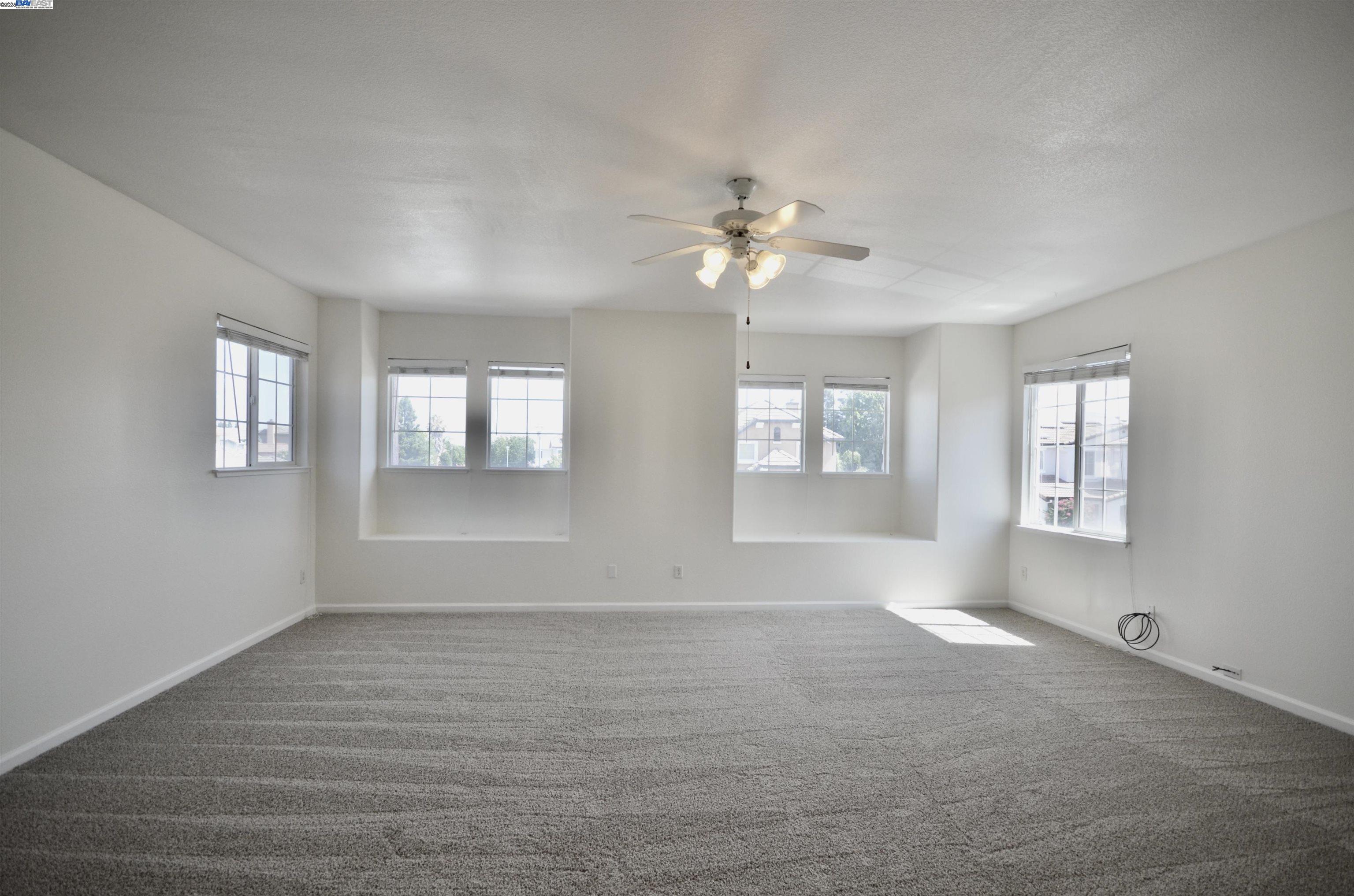 Detail Gallery Image 33 of 39 For 9416 Lyndley Plaza Way, Elk Grove,  CA 95624 - 4 Beds | 3 Baths