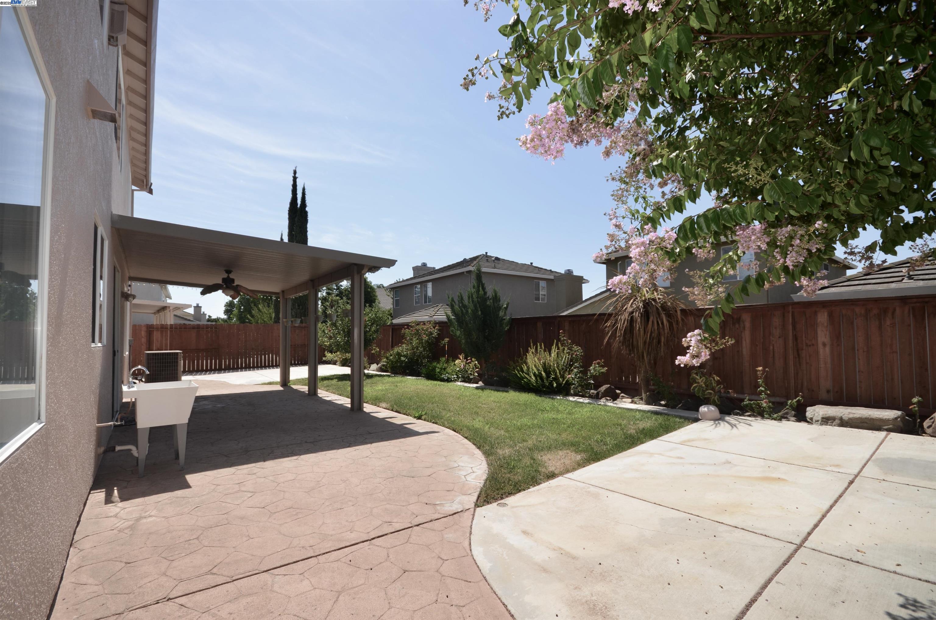 Detail Gallery Image 35 of 39 For 9416 Lyndley Plaza Way, Elk Grove,  CA 95624 - 4 Beds | 3 Baths