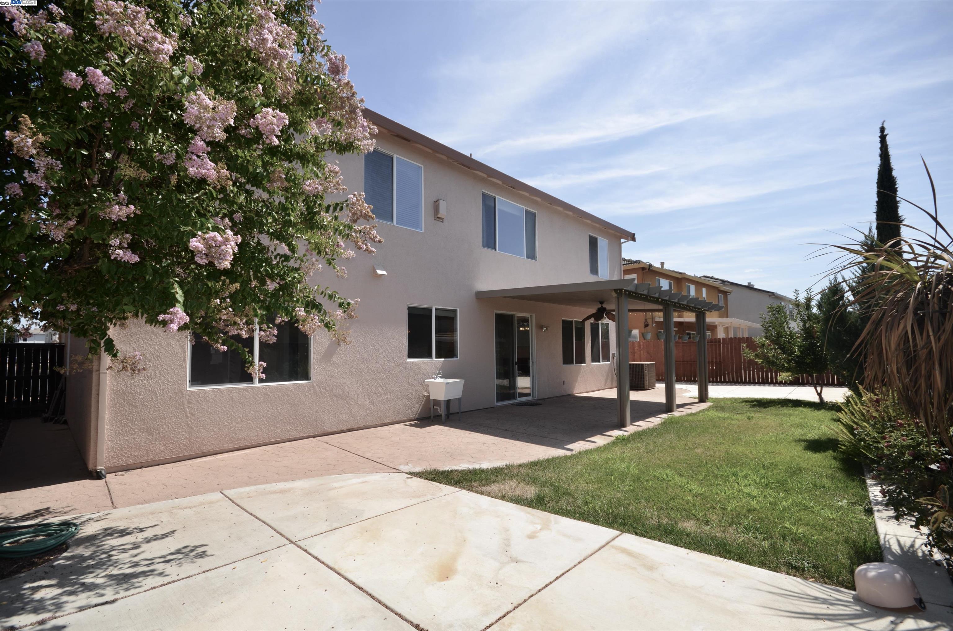 Detail Gallery Image 36 of 39 For 9416 Lyndley Plaza Way, Elk Grove,  CA 95624 - 4 Beds | 3 Baths