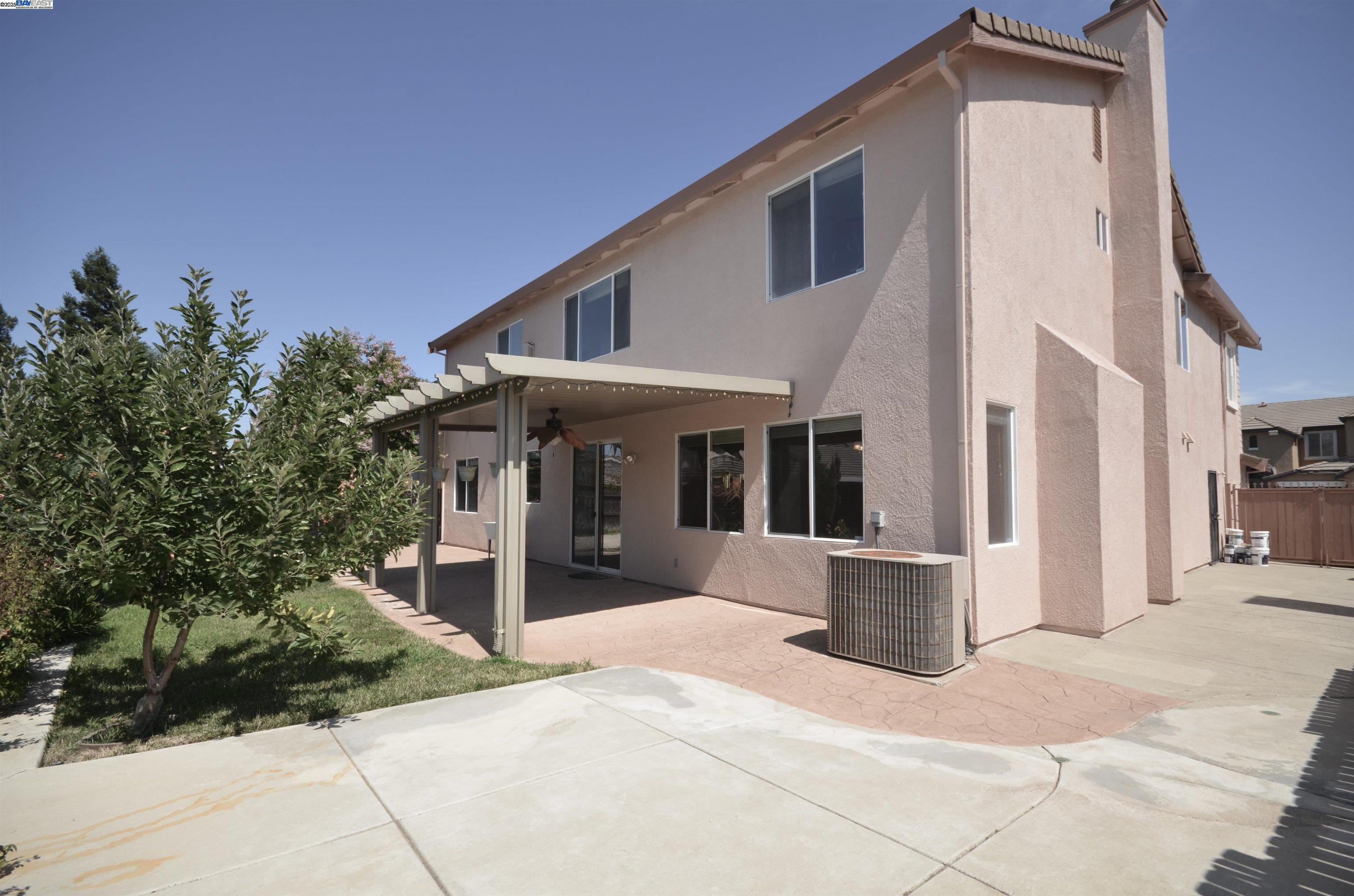 Detail Gallery Image 37 of 39 For 9416 Lyndley Plaza Way, Elk Grove,  CA 95624 - 4 Beds | 3 Baths