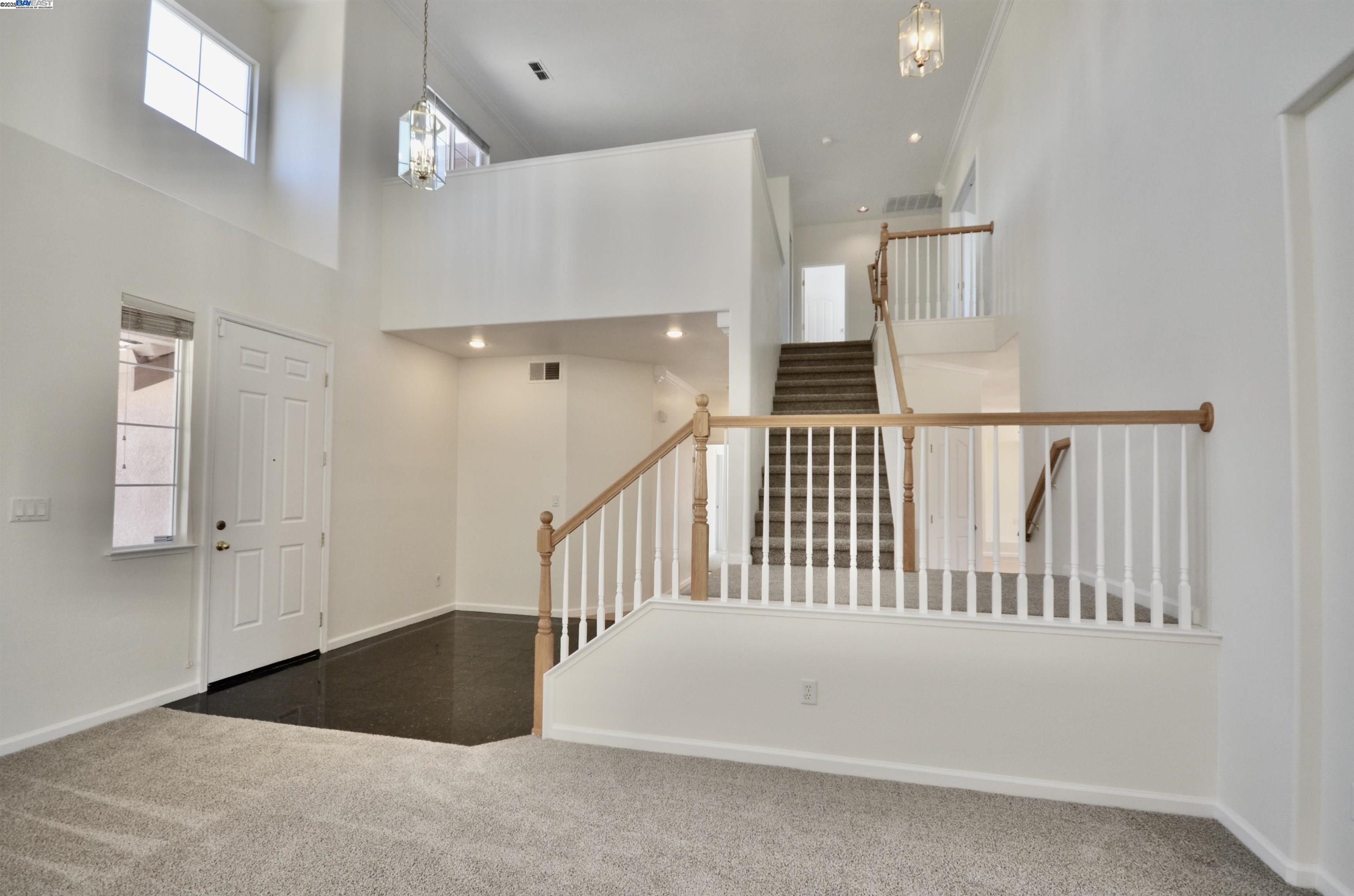 Detail Gallery Image 5 of 39 For 9416 Lyndley Plaza Way, Elk Grove,  CA 95624 - 4 Beds | 3 Baths