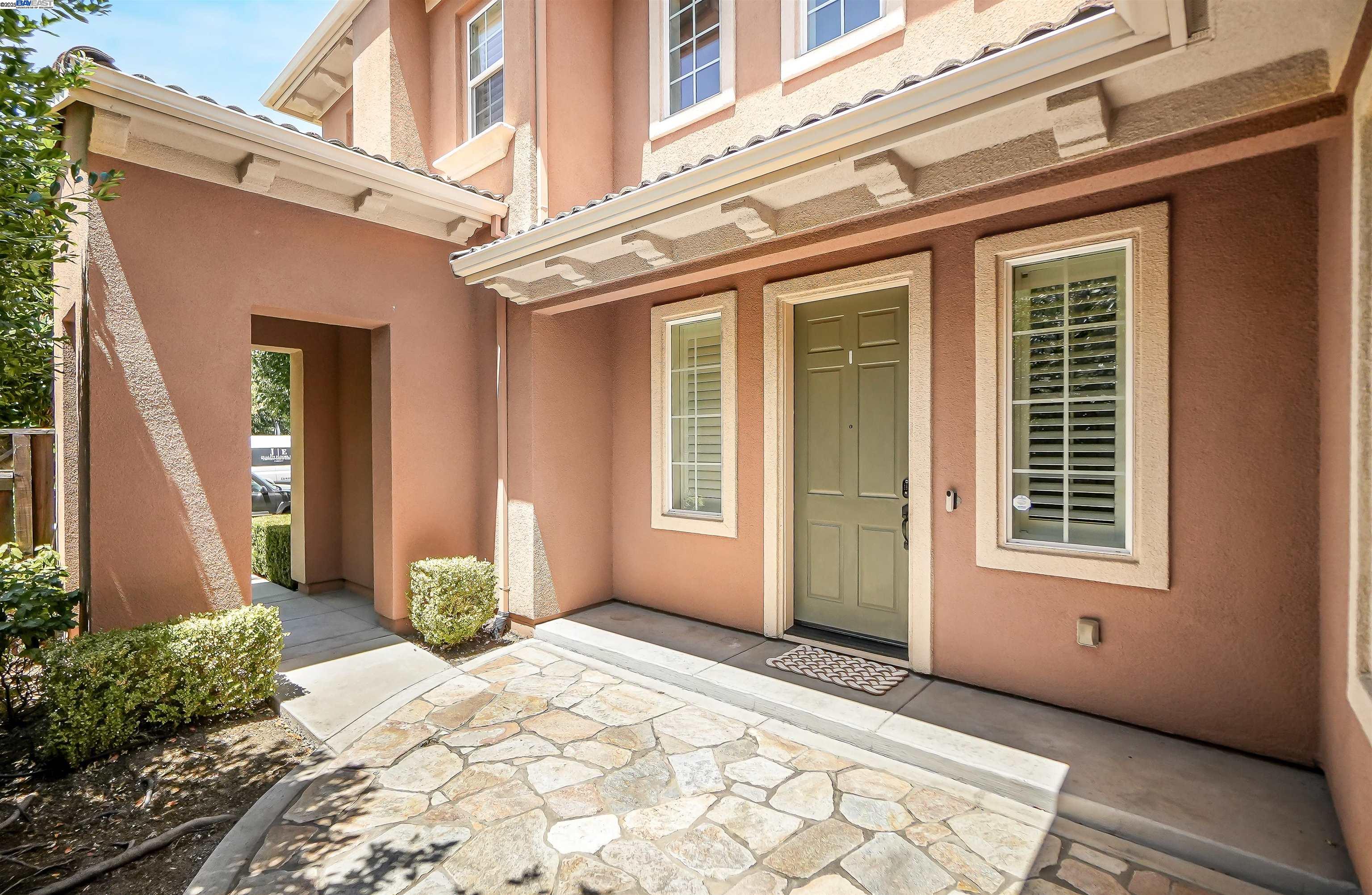 Detail Gallery Image 4 of 57 For 671 W Questa Trl, Mountain House,  CA 95391 - 4 Beds | 3/1 Baths