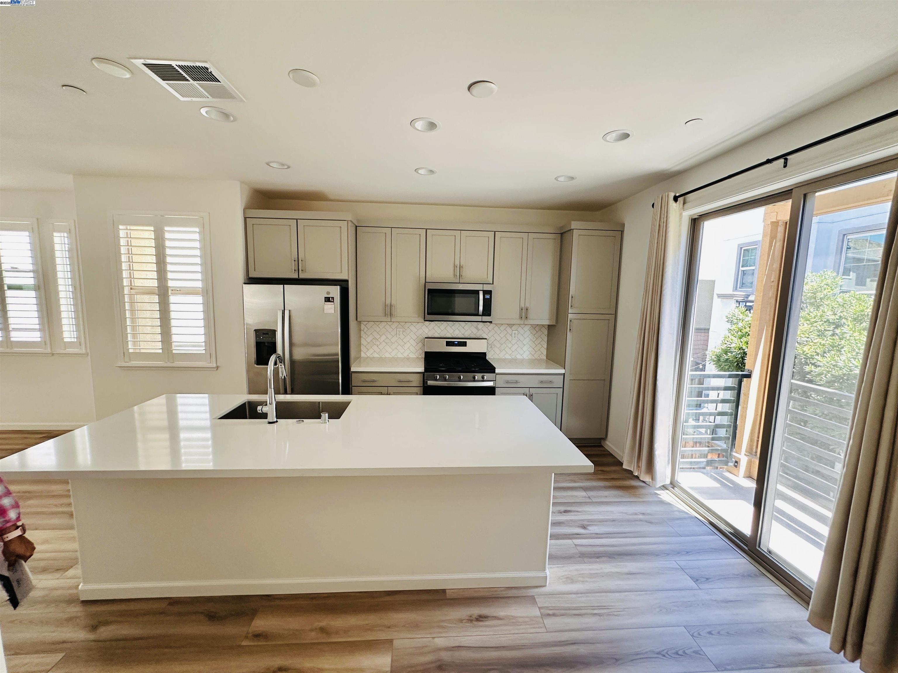Detail Gallery Image 4 of 20 For 2829 Saltpond Cmn, Livermore,  CA 94550 - 3 Beds | 3/1 Baths