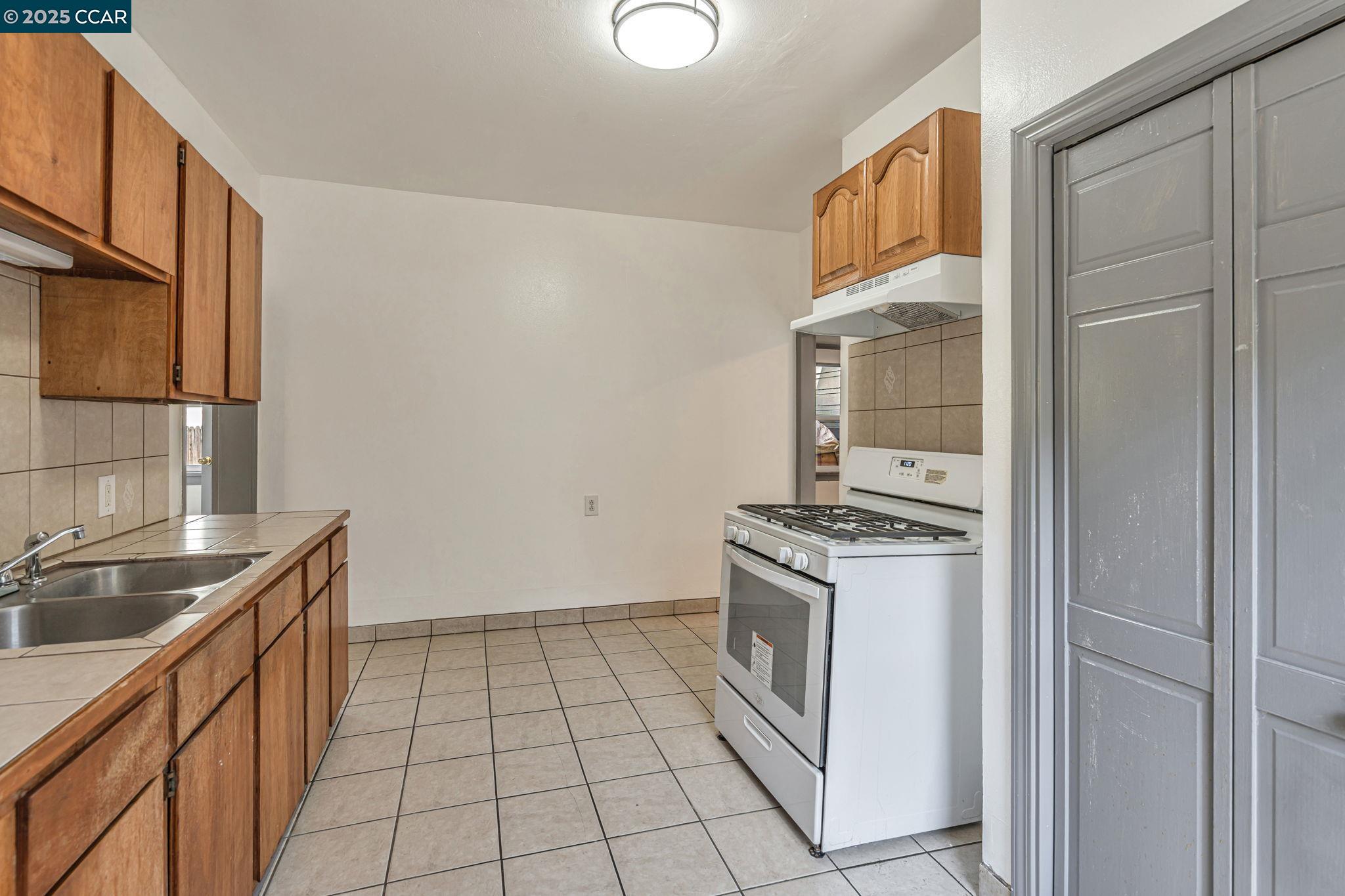 Detail Gallery Image 13 of 40 For 601 32nd St., Oakland,  CA 94609 - – Beds | – Baths