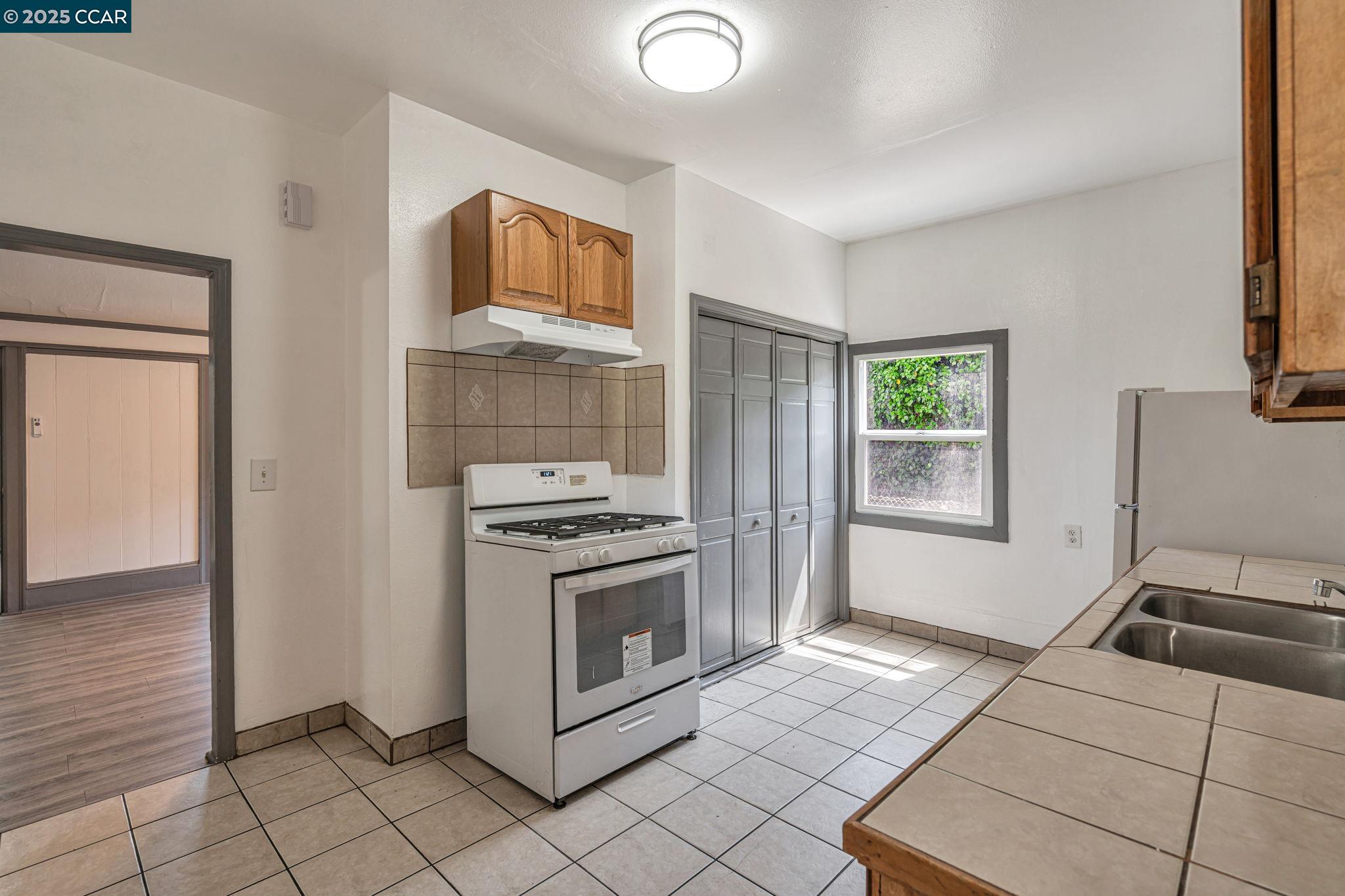 Detail Gallery Image 14 of 40 For 601 32nd St., Oakland,  CA 94609 - – Beds | – Baths