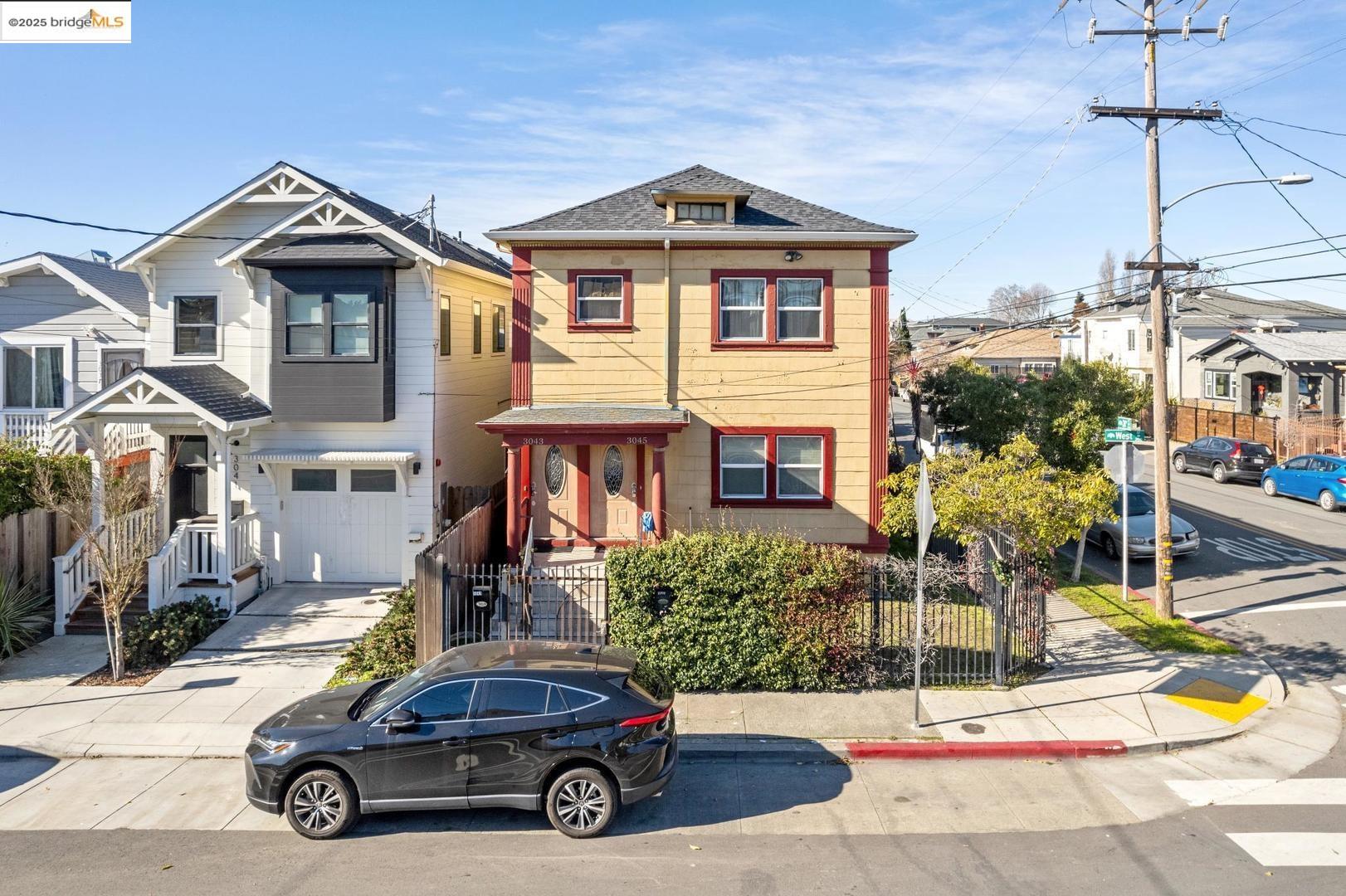 Detail Gallery Image 1 of 1 For 3043 West St, Oakland,  CA 94608 - 3 Beds | 2/2 Baths