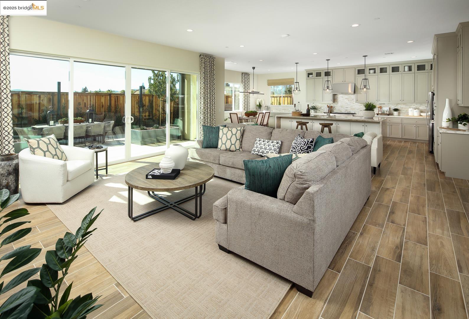 Detail Gallery Image 2 of 12 For 158 Continente Ave, Brentwood,  CA 94513 - 4 Beds | 3/1 Baths