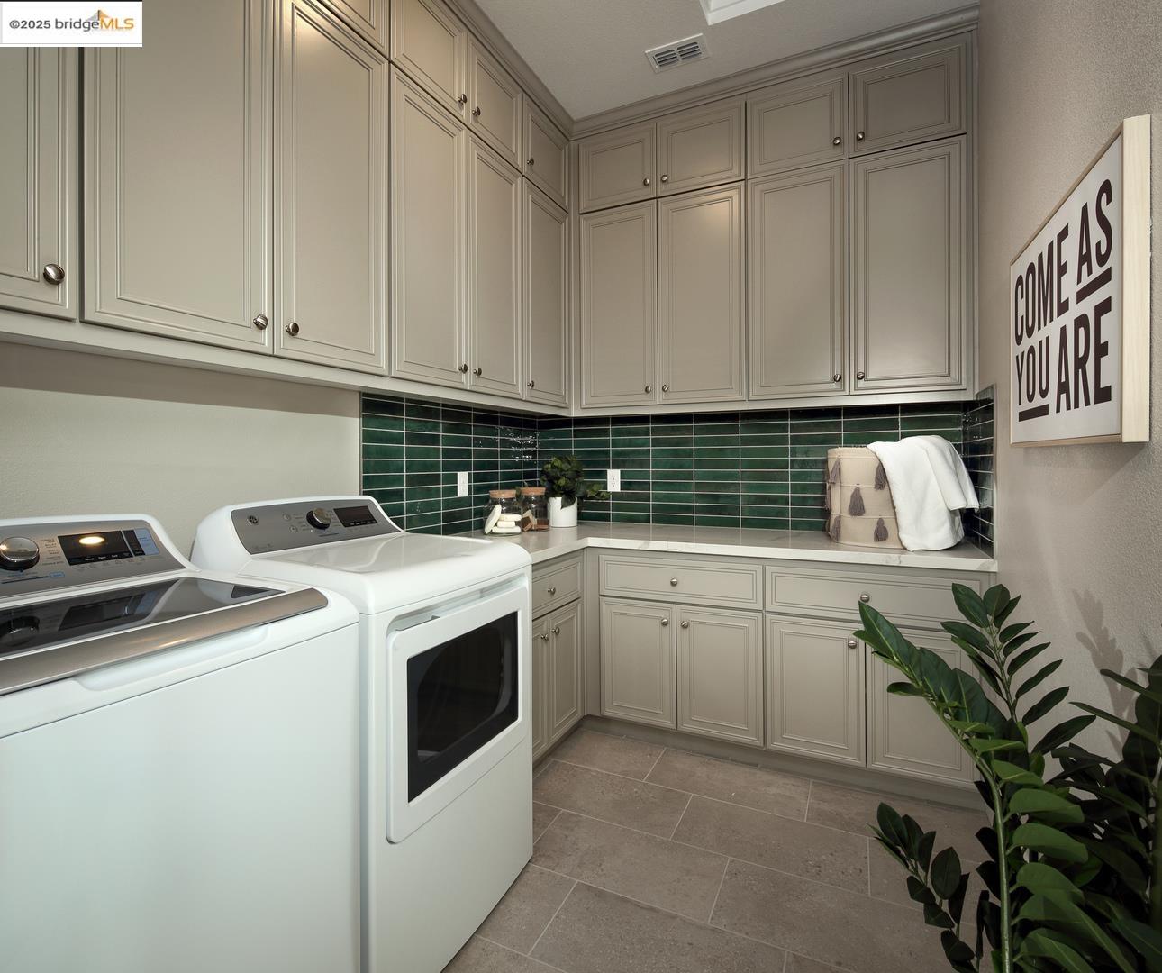 Detail Gallery Image 9 of 12 For 158 Continente Ave, Brentwood,  CA 94513 - 4 Beds | 3/1 Baths
