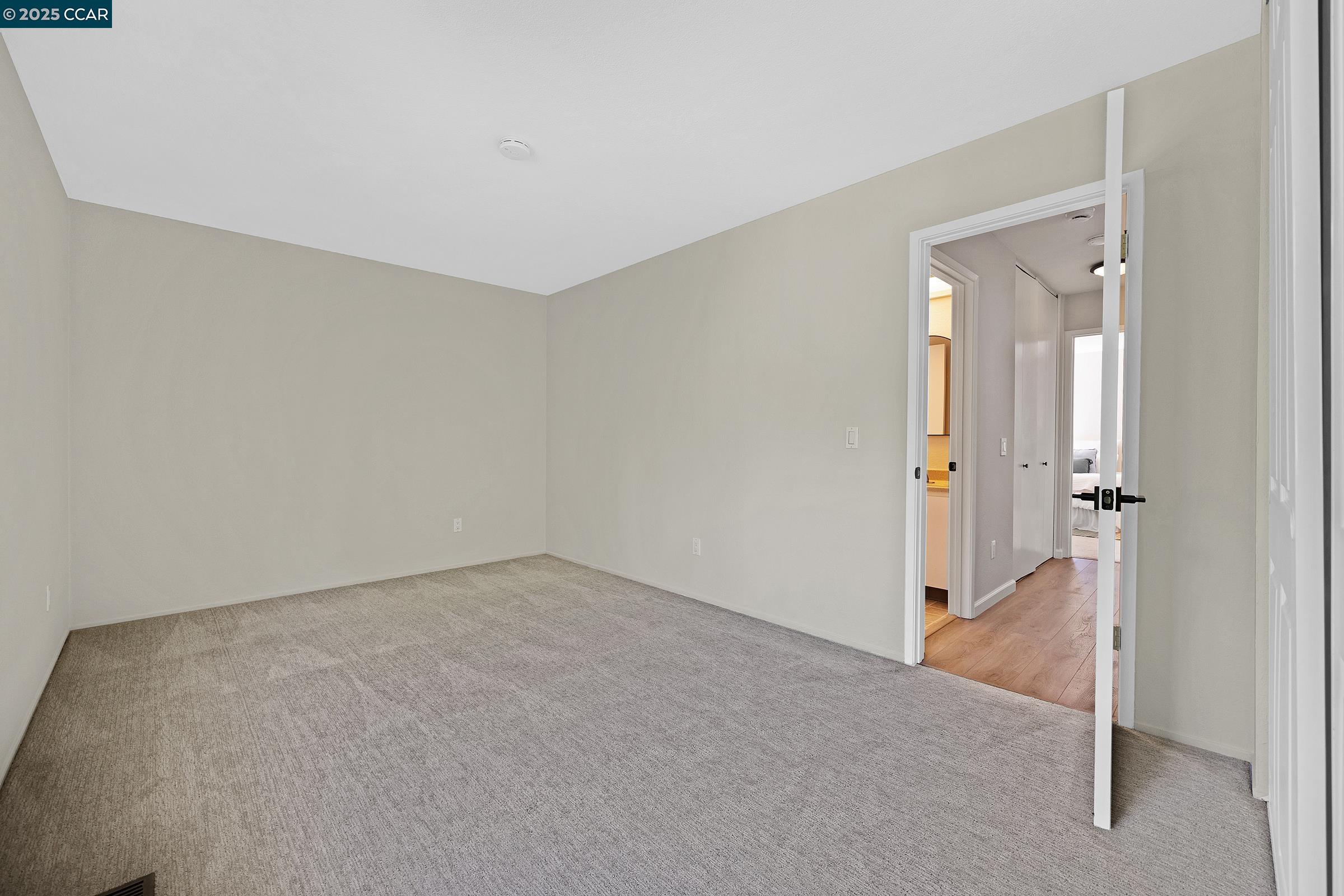 Photo #16: 41102483 Listing: Photo #16