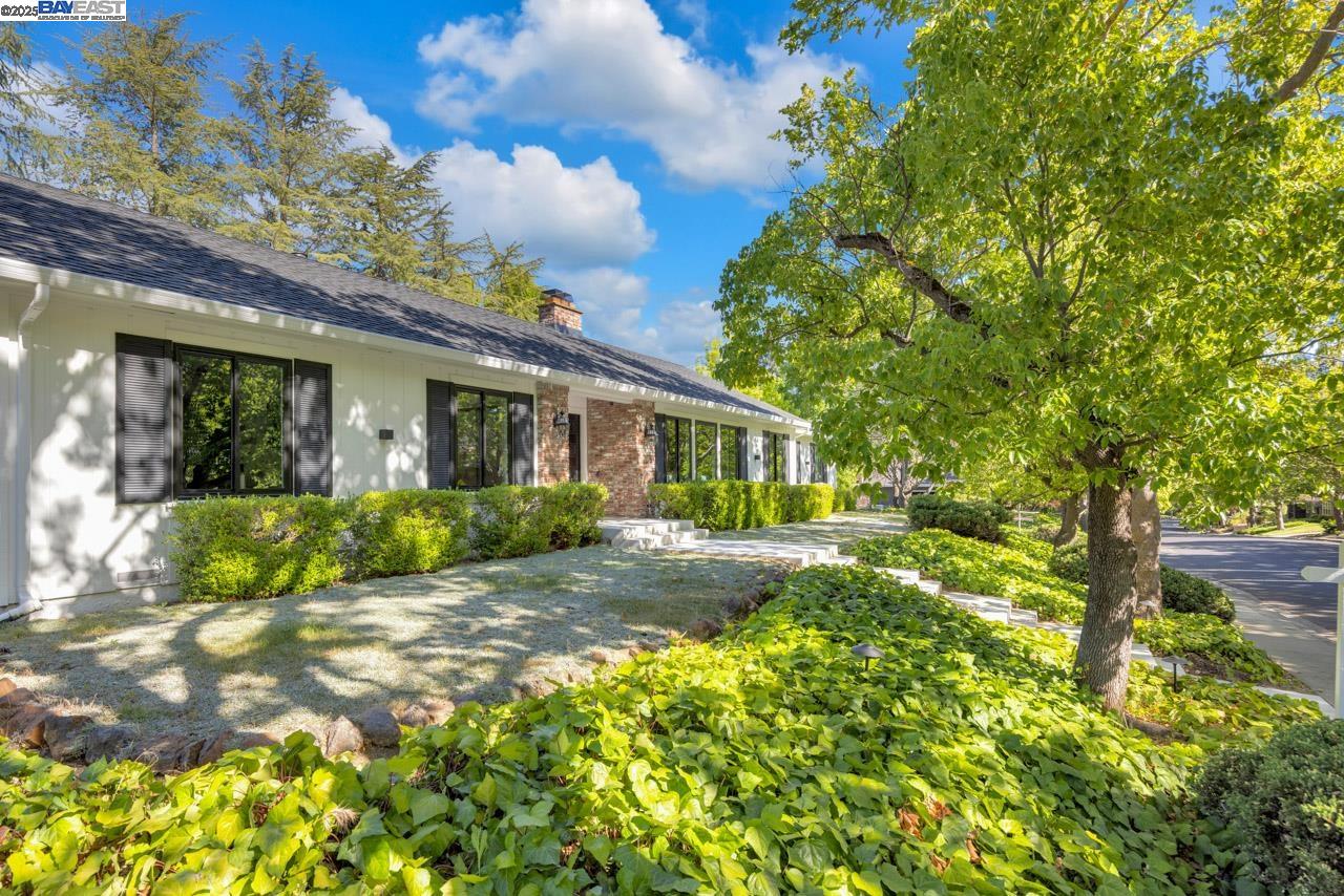 Detail Gallery Image 11 of 40 For 560 Old Orchard Drive, Danville,  CA 94526 - 4 Beds | 2/1 Baths