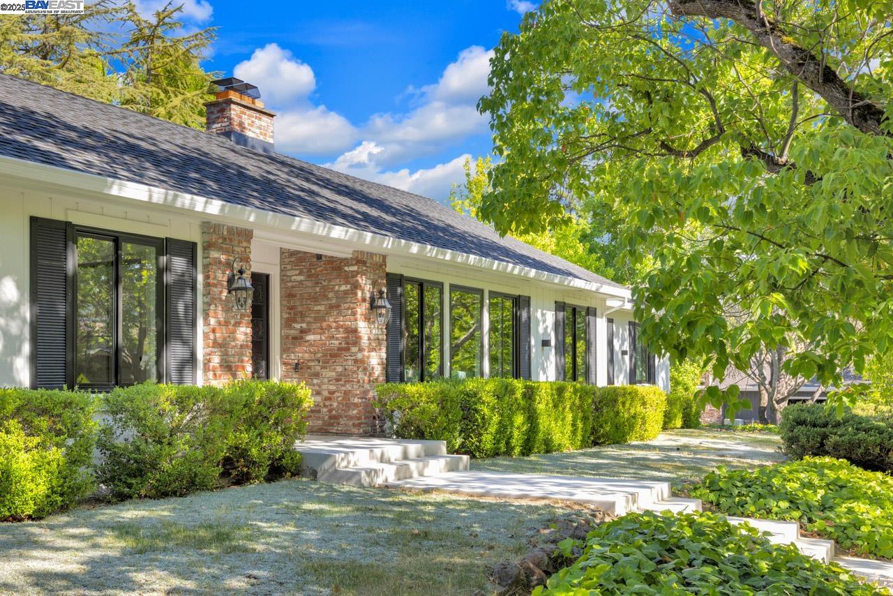 Detail Gallery Image 12 of 40 For 560 Old Orchard Drive, Danville,  CA 94526 - 4 Beds | 2/1 Baths
