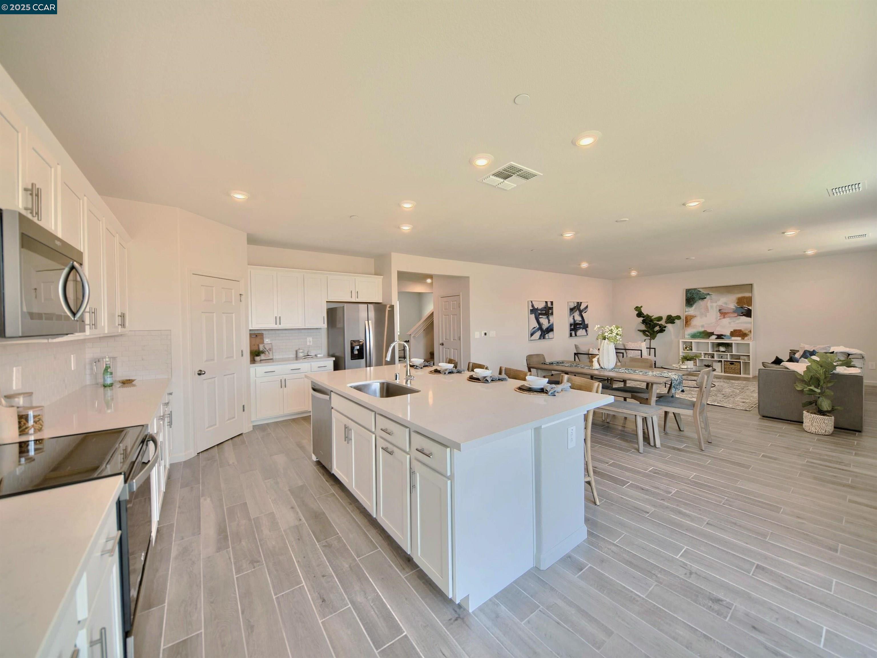 Detail Gallery Image 13 of 59 For 5445 Oneida Way, Antioch,  CA 94509 - 4 Beds | 3 Baths