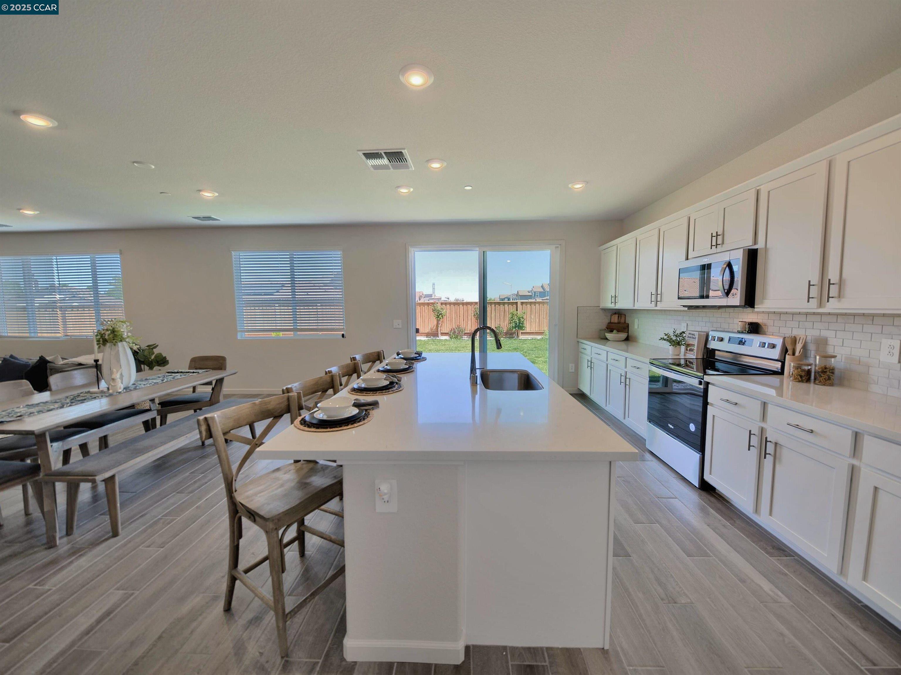 Detail Gallery Image 17 of 59 For 5445 Oneida Way, Antioch,  CA 94509 - 4 Beds | 3 Baths
