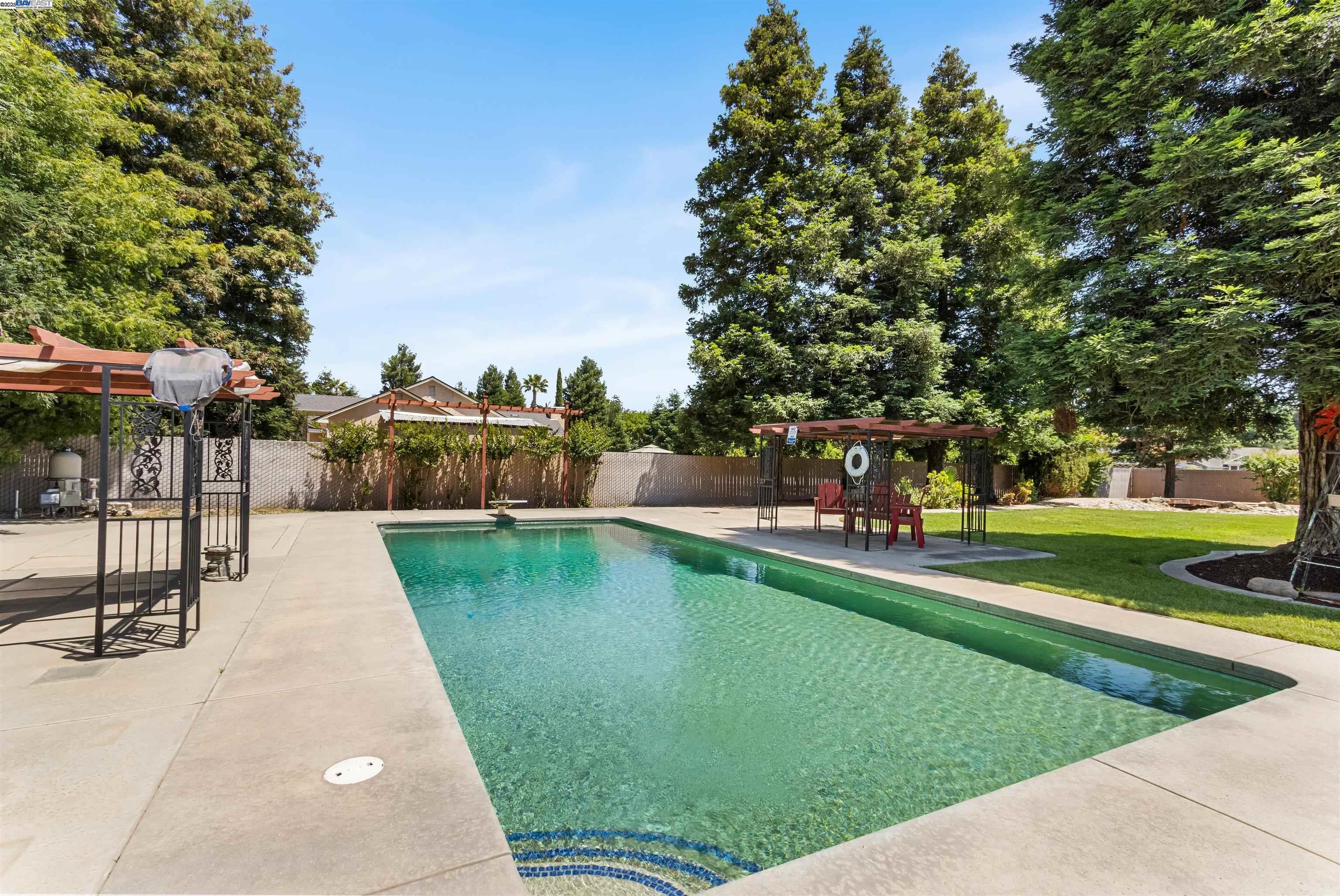 Detail Gallery Image 11 of 60 For 5974 Hillcrest Rd, Merced,  CA 95340 - 4 Beds | 2/1 Baths