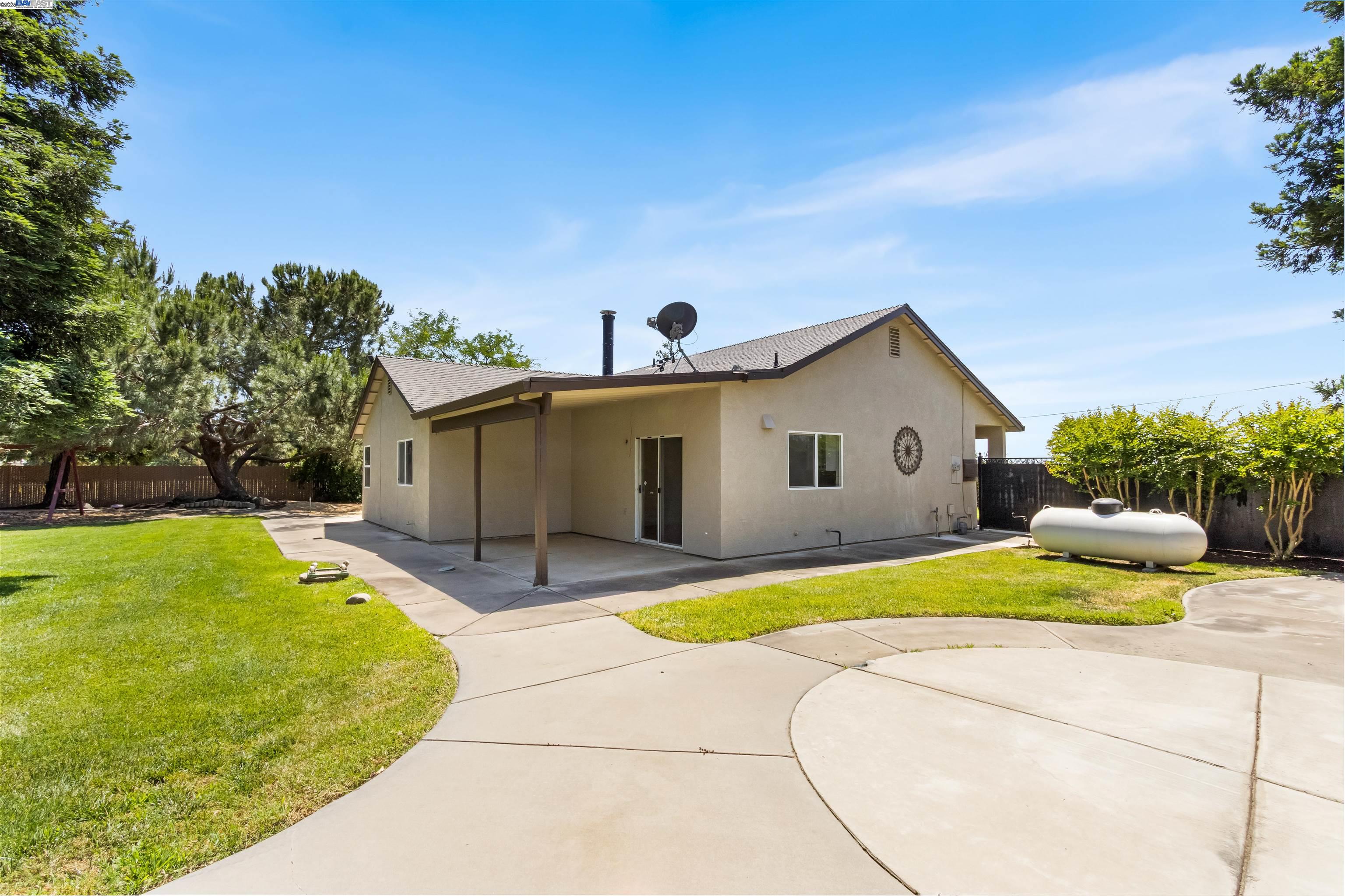 Detail Gallery Image 12 of 60 For 5974 Hillcrest Rd, Merced,  CA 95340 - 4 Beds | 2/1 Baths